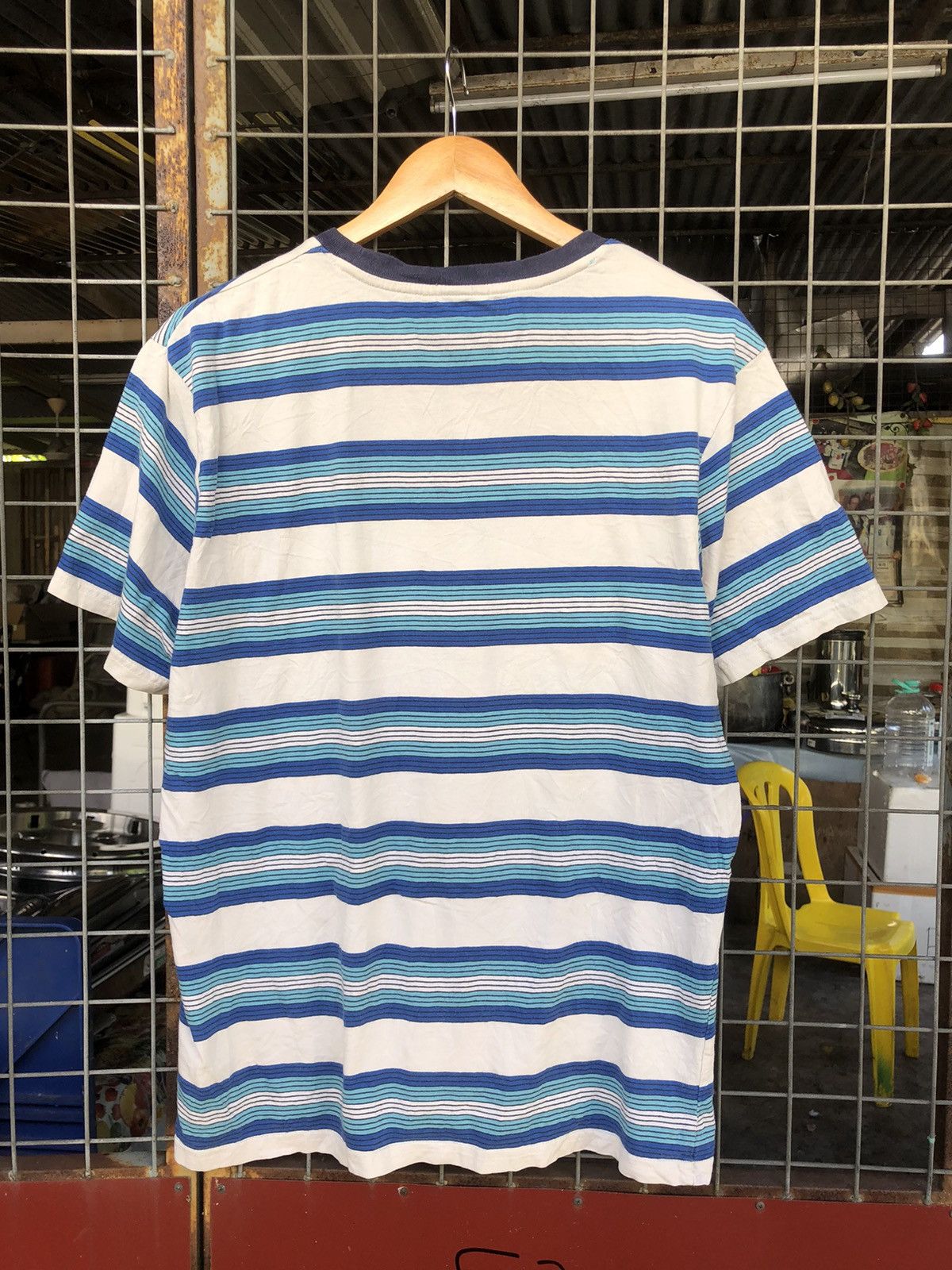 Japanese Brand × Vintage Vintage Y2K HUF WORLDWIDE Streetwear Centre Logo Tee Size US XL / EU 56 / 4 - 6 Thumbnail
