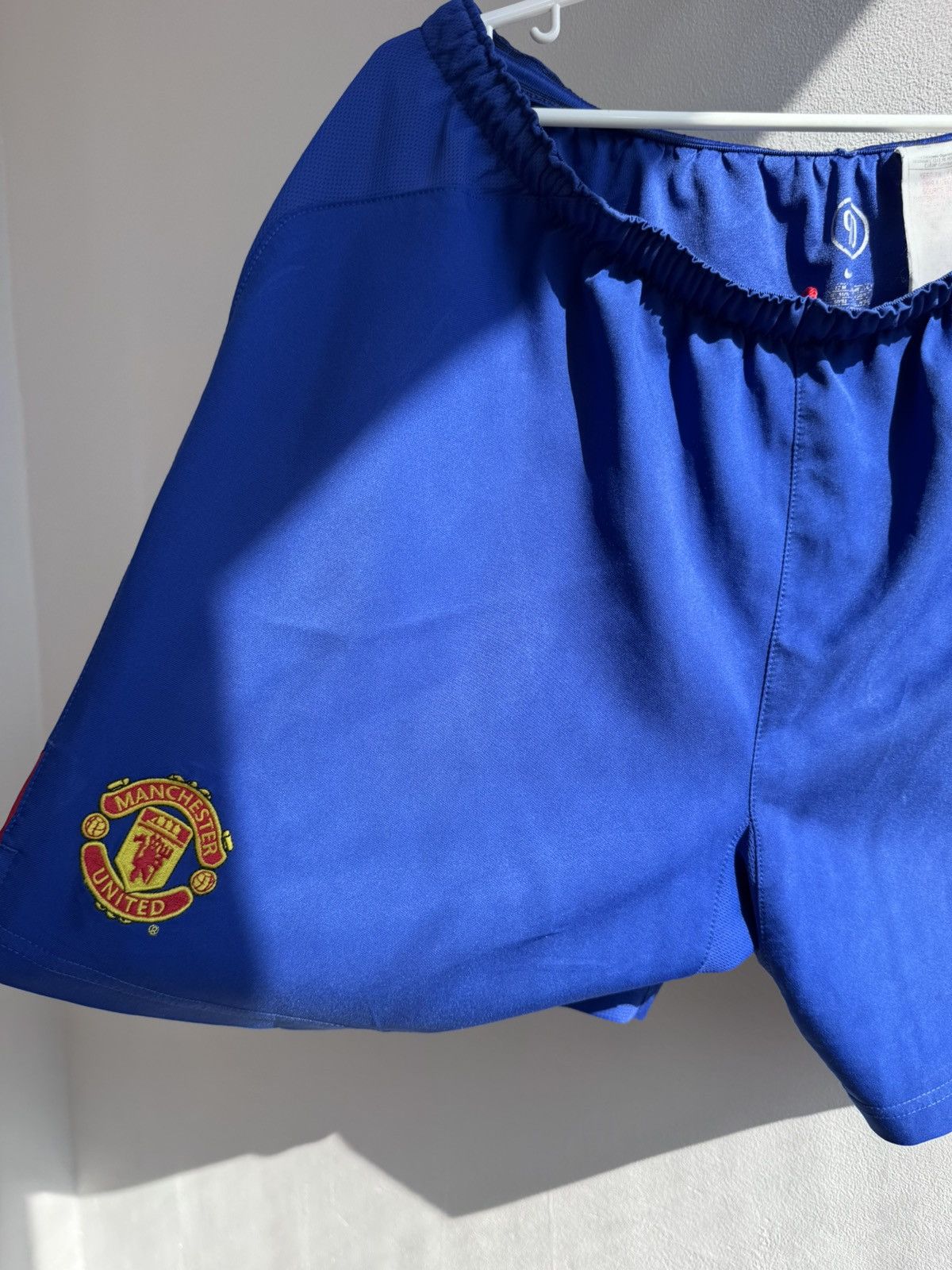 Nike MANCHESTER UNITED 2005 2006 FOOTBALL SOCCER SHORTS JERSEY Size US 36 / EU 52 - 5 Thumbnail