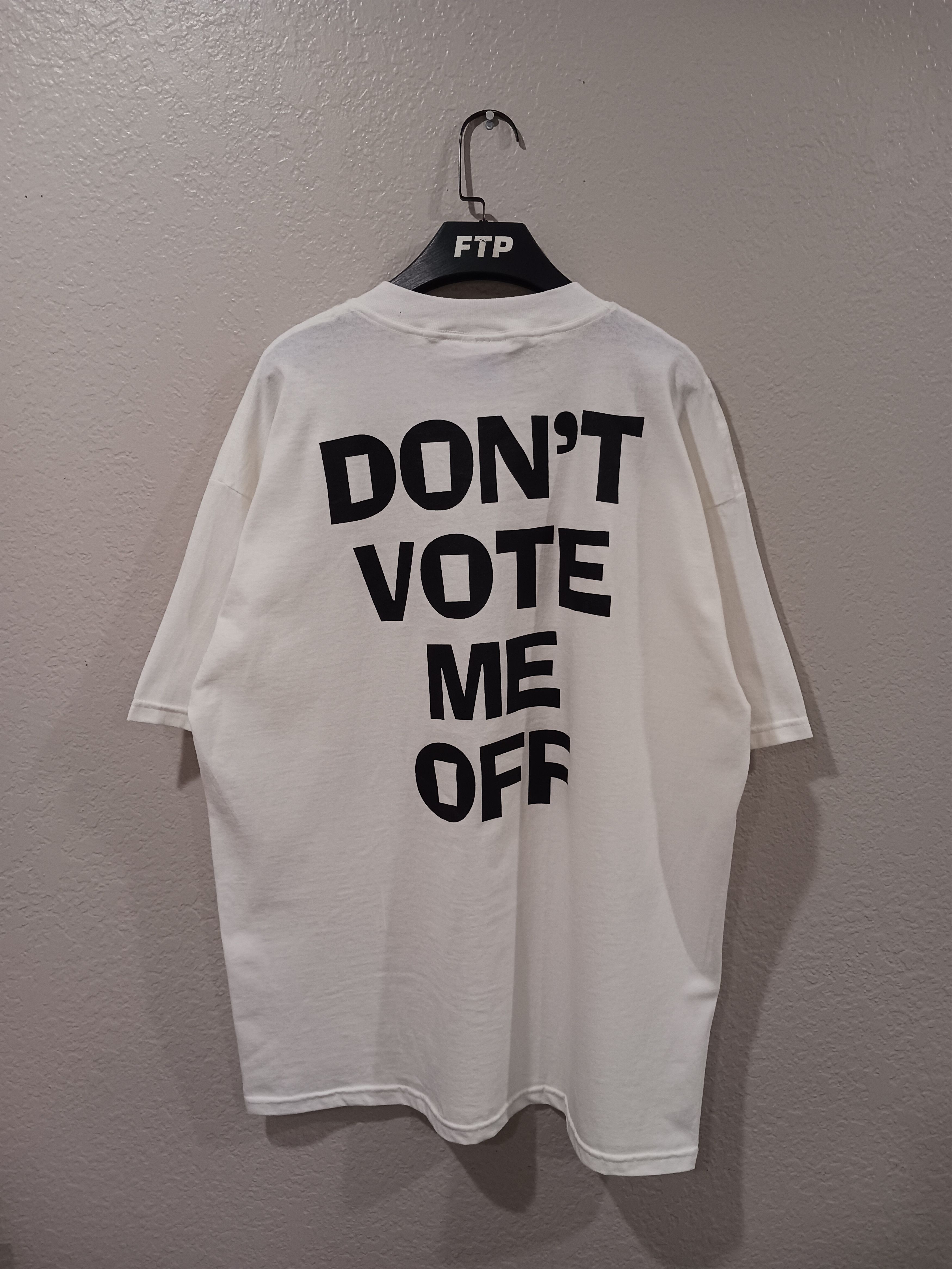 Gildan × Vintage Survivor Borneo "Don't Vote Me Off" Vintage 2000 Gildan Tee Size US XL / EU 56 / 4 - 2 Thumbnail