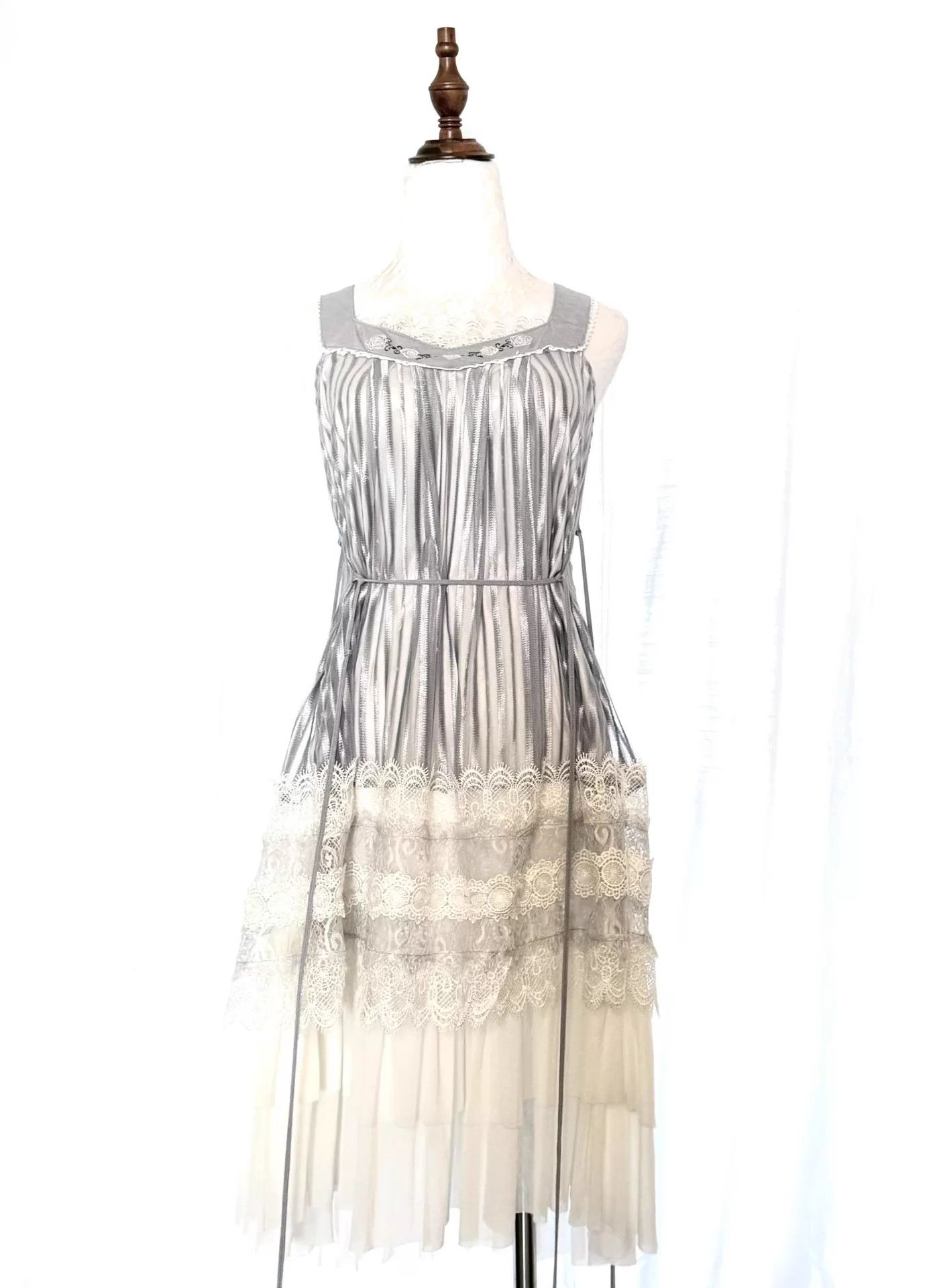 Ozzy Osbourne ozz on Rose Embroidery Lace Cake Dress Light Purple Silver Sheen Size ONE SIZE - 2 Thumbnail