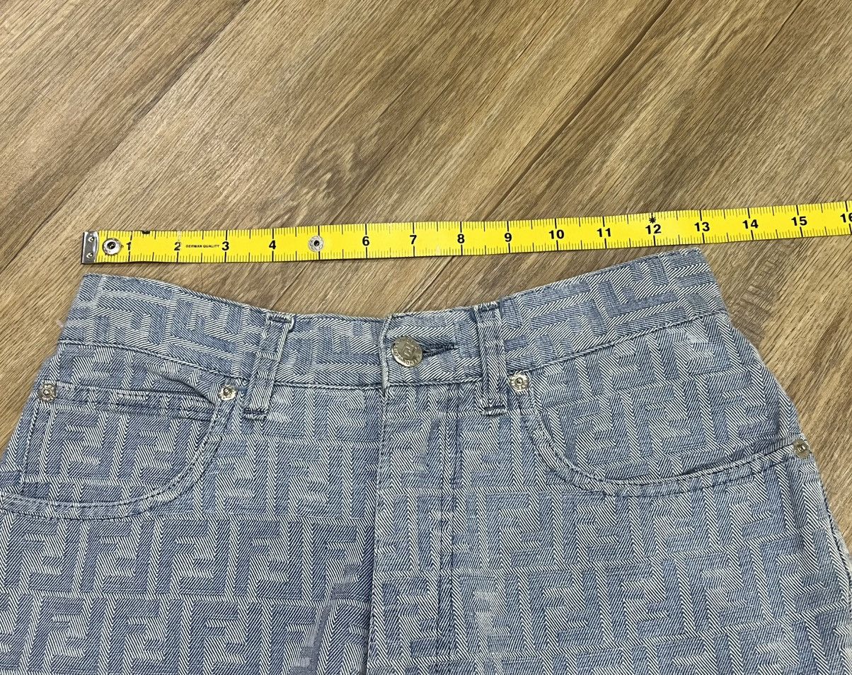 Fendi VINTAGE FENDI MONOGRAM ITALIAN DESIGNER JEANS DENIM Size US 26 / EU 42 - 18 Thumbnail