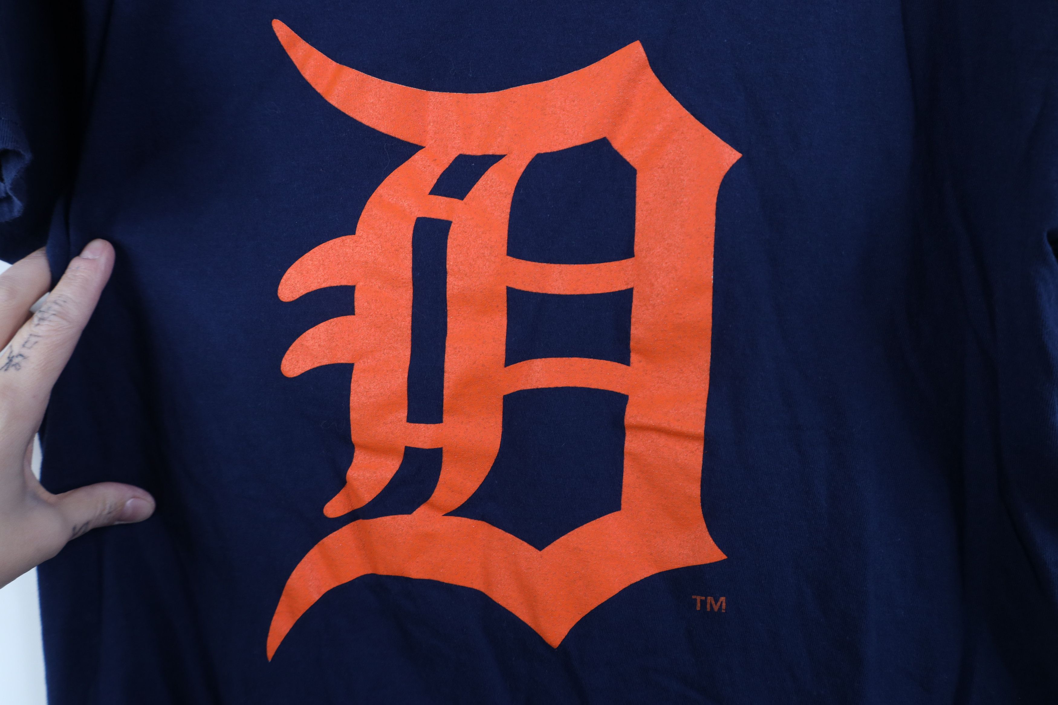 Vintage Vintage Y2K Old English D Detroit Tigers Baseball T-Shirt Size US L / EU 52-54 / 3 - 4 Thumbnail