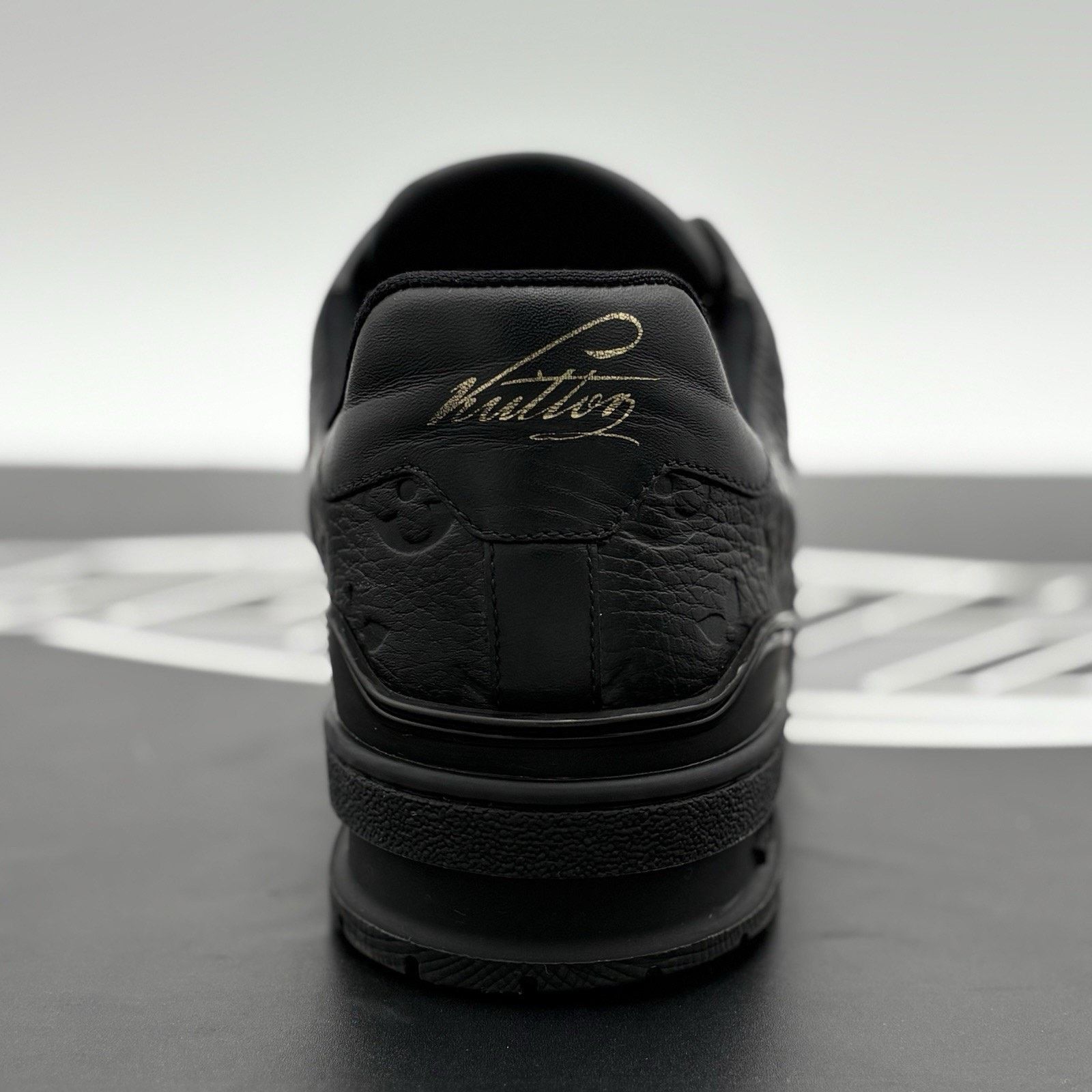 Louis Vuitton (US 7-7.5) Louis Vuitton Trainer ' Black ' | GOOD CONDITION! Size US 7.5 / EU 40-41 - 3 Thumbnail