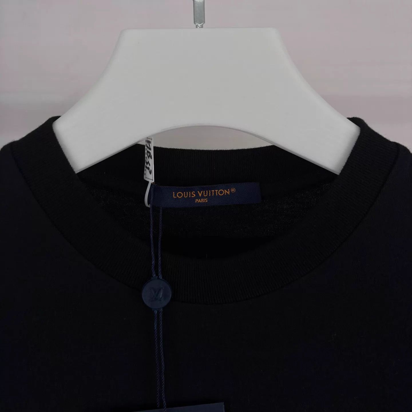 Louis Vuitton Louis Vuitton Beaded Logo Black S Short Sleeve Size US S / EU 44-46 / 1 - 3 Thumbnail