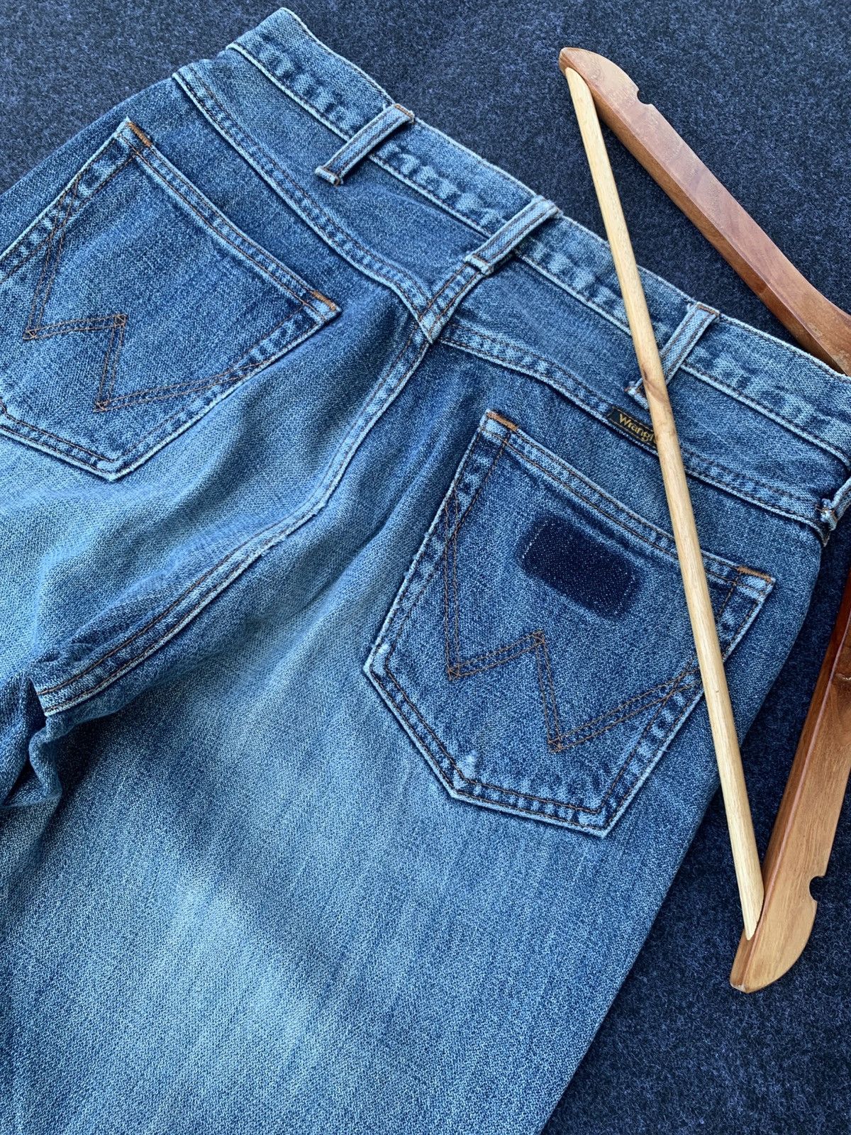 Wrangler 𝗙𝗟𝗔𝗥𝗘 WRANGLER VINTAGE FADED BLUE. (20) Size US 28 / EU 44 - 3 Thumbnail
