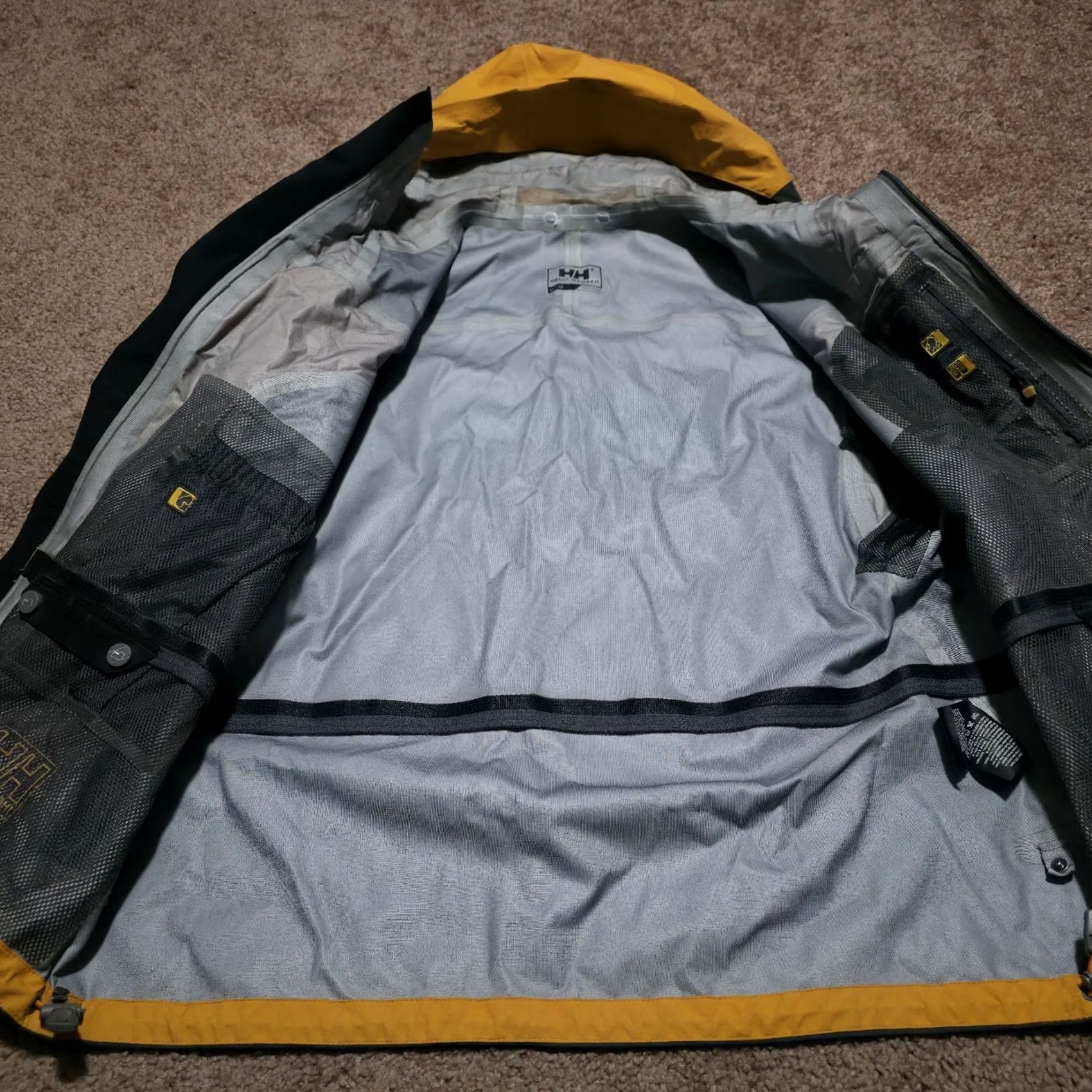 Helly Hansen Helly Hansen Tech Mens Medium Ski Jacket Waterproof Minor Flaws Size US M / EU 48-50 / 2 - 3 Thumbnail