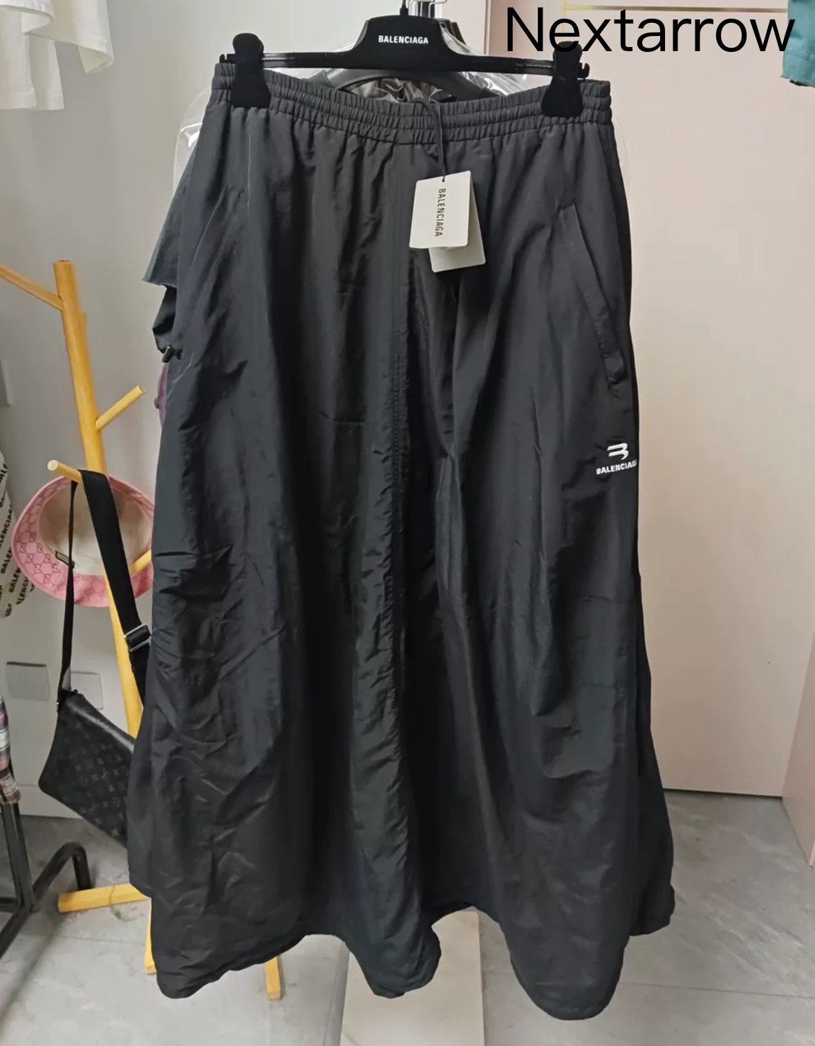 Balenciaga Balenciaga 22FW show B silhouette sports skirt pants Size US 38 / EU 54 - 1 Thumbnail
