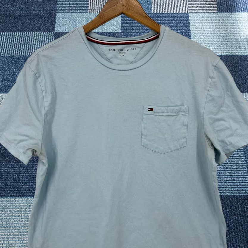 Tommy Hilfiger Tommy Hilfiger T-Shirt Men's Size L Light Blue Flag Logo Pocket Short Sleeve Size US L / EU 52-54 / 3 - 1 Thumbnail