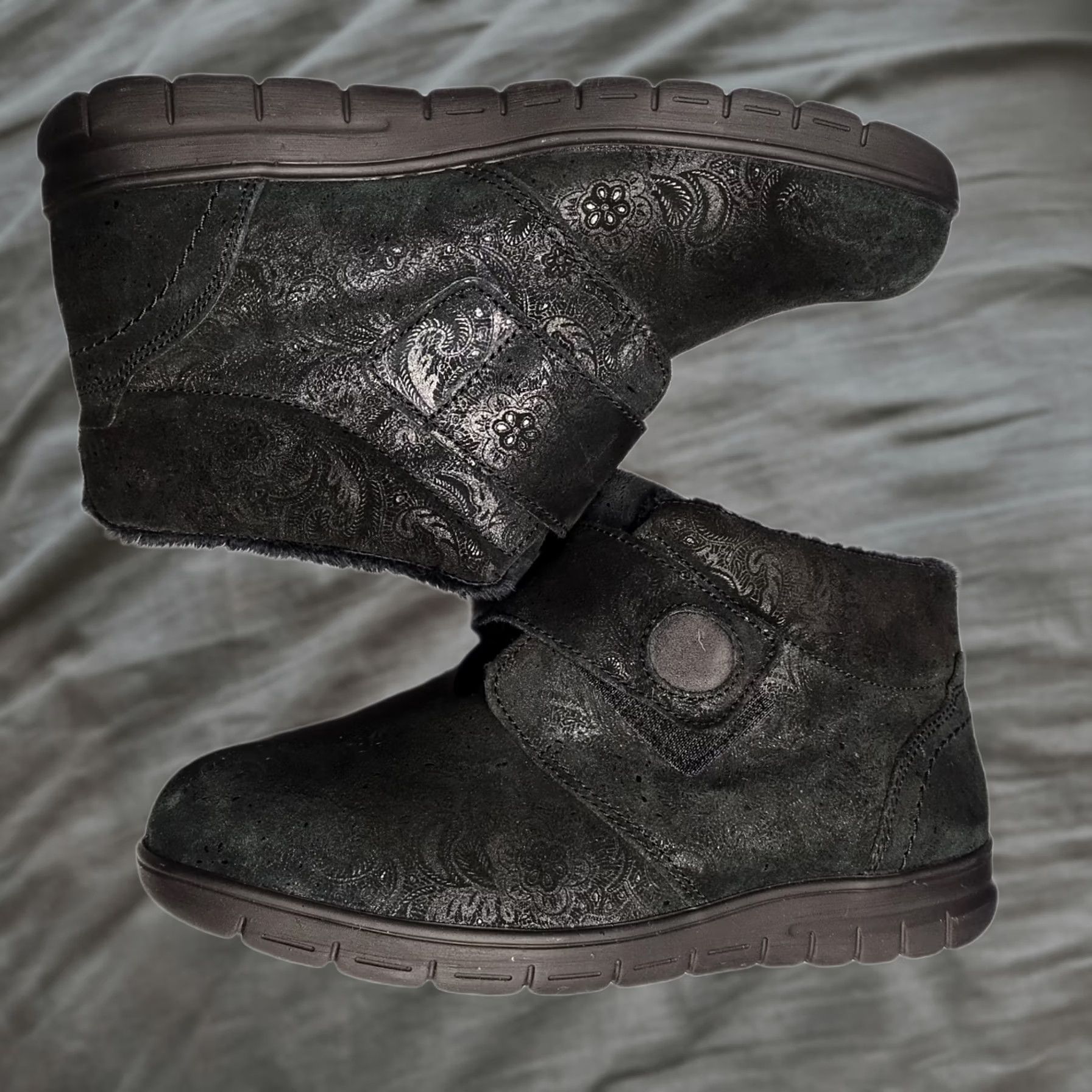 Vintage Cosyfeet Martha Ankle Boots Womens 8.5 Black Paisley Faux Fur Lined Hook & Loop Womens Size 8.5 Bootie Size US 9 / IT 39 - 1 Thumbnail