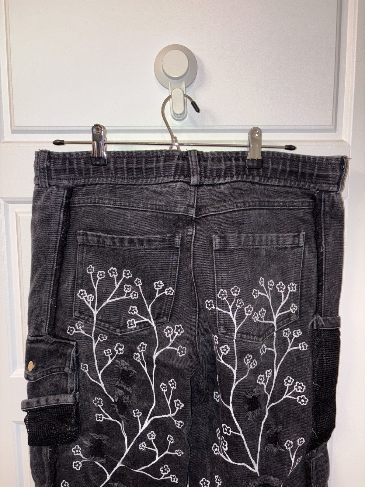 Jakischrist JAKISCHRIST “Floral Distressed Cargo Jeans” Size US 31 - 8 Thumbnail