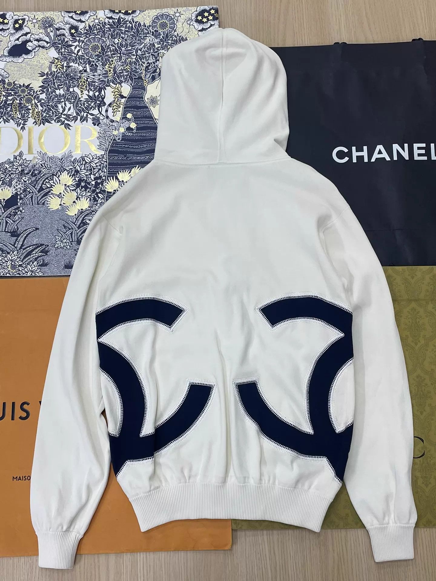 Chanel Chanel White & Black Big Logo Oversized Hoodie Size XS / US 0-2 / IT 36-38 - 3 Thumbnail