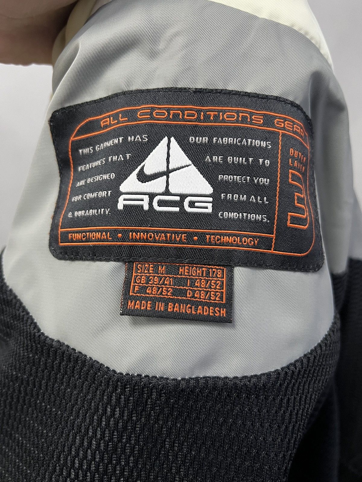 Nike Vintage Nike ACG Down Gore-Tex Jacket Nylon Grey Y2K Size US L / EU 52-54 / 3 - 13 Thumbnail