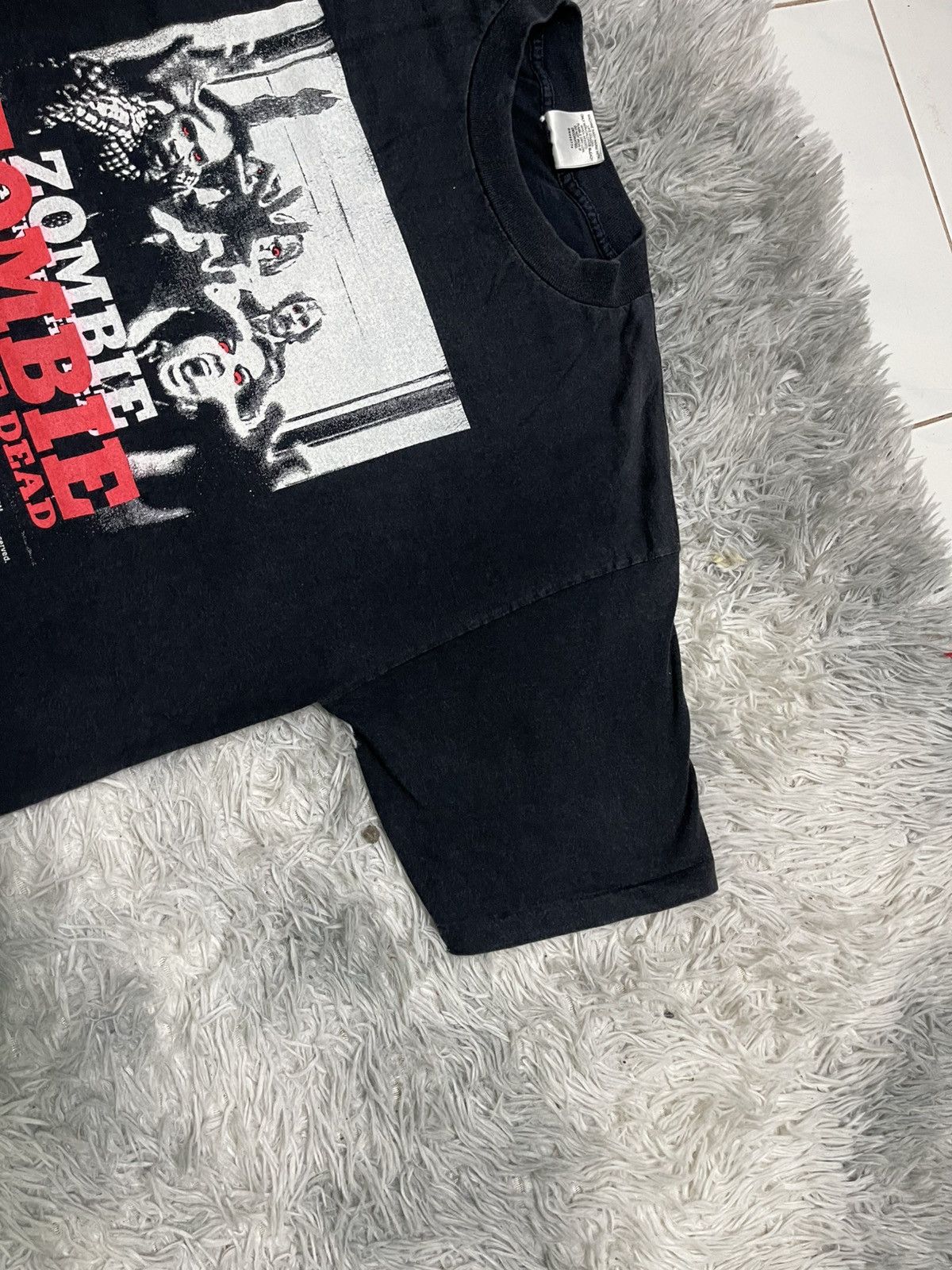 Expert Horror VINTAGE ZOMBIE DOWN OF THE DEAD HORROR TEE EVIL DEAD DRACULA Size US L / EU 52-54 / 3 - 5 Thumbnail