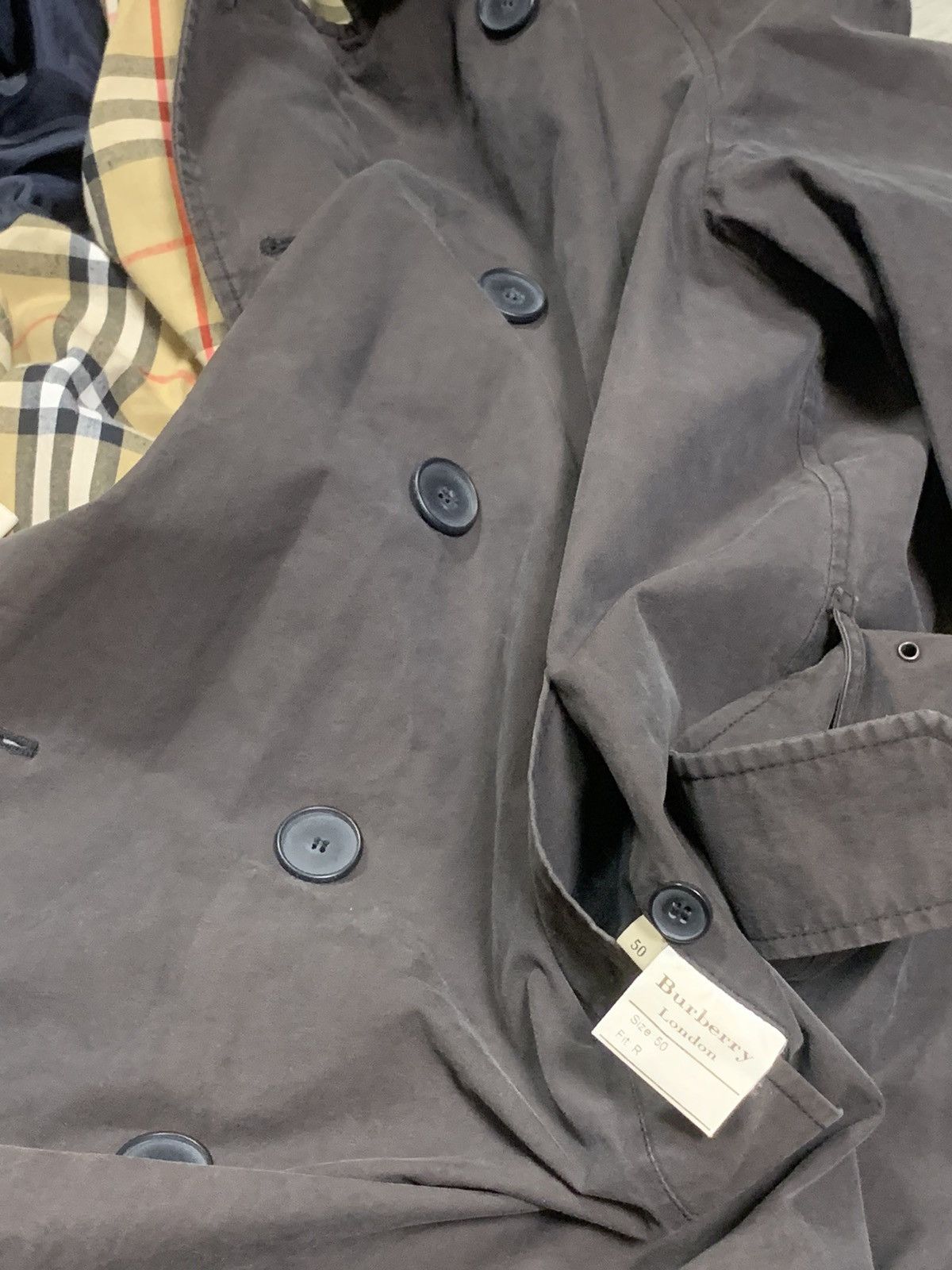 Burberry Burberry London Vintage Trench Coat Plaid Lining Size 50 Size US M / EU 48-50 / 2 - 6 Thumbnail