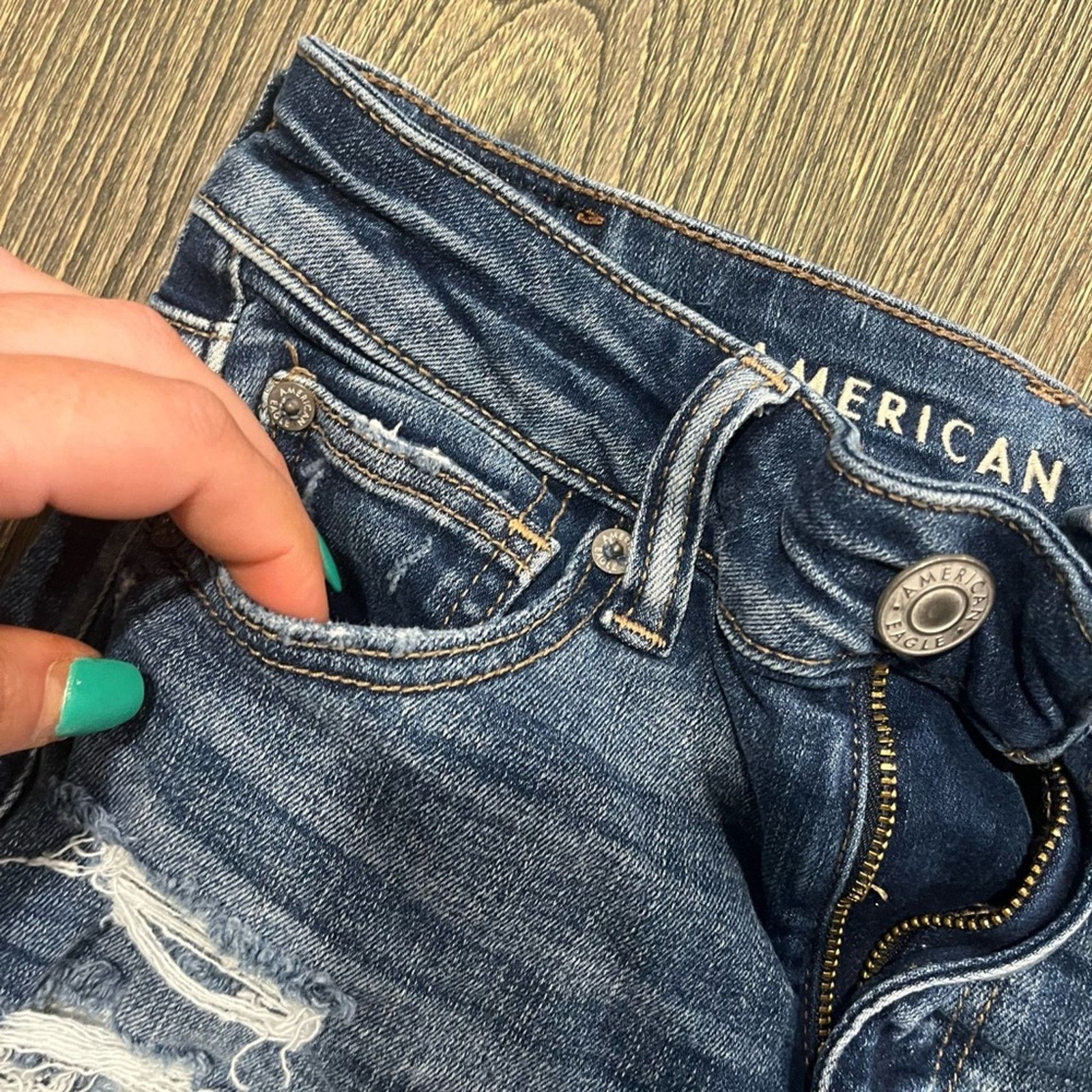 American Eagle Outfitters American Eagle Shorts Frayed Hem Medium Wash Blue Size 0 Size 25" / US 0 / IT 36 - 3 Thumbnail