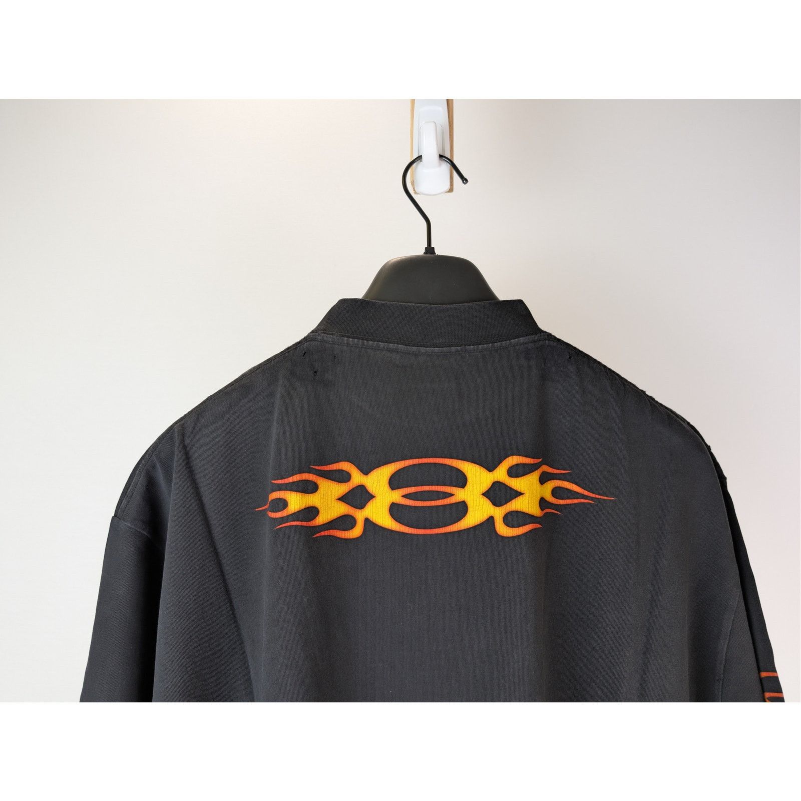 Balenciaga o1rshd1 Vintage Burning Unity Oversized Jersey T-Shirt Black Size US L / EU 52-54 / 3 - 9 Thumbnail