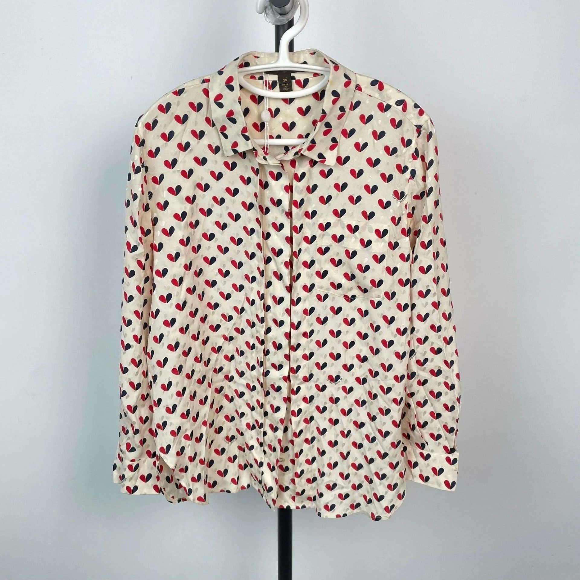 Louis Vuitton Louis Vuitton Silk Printed Red Shirt 38 Men Size US S / EU 44-46 / 1 - 1 Thumbnail