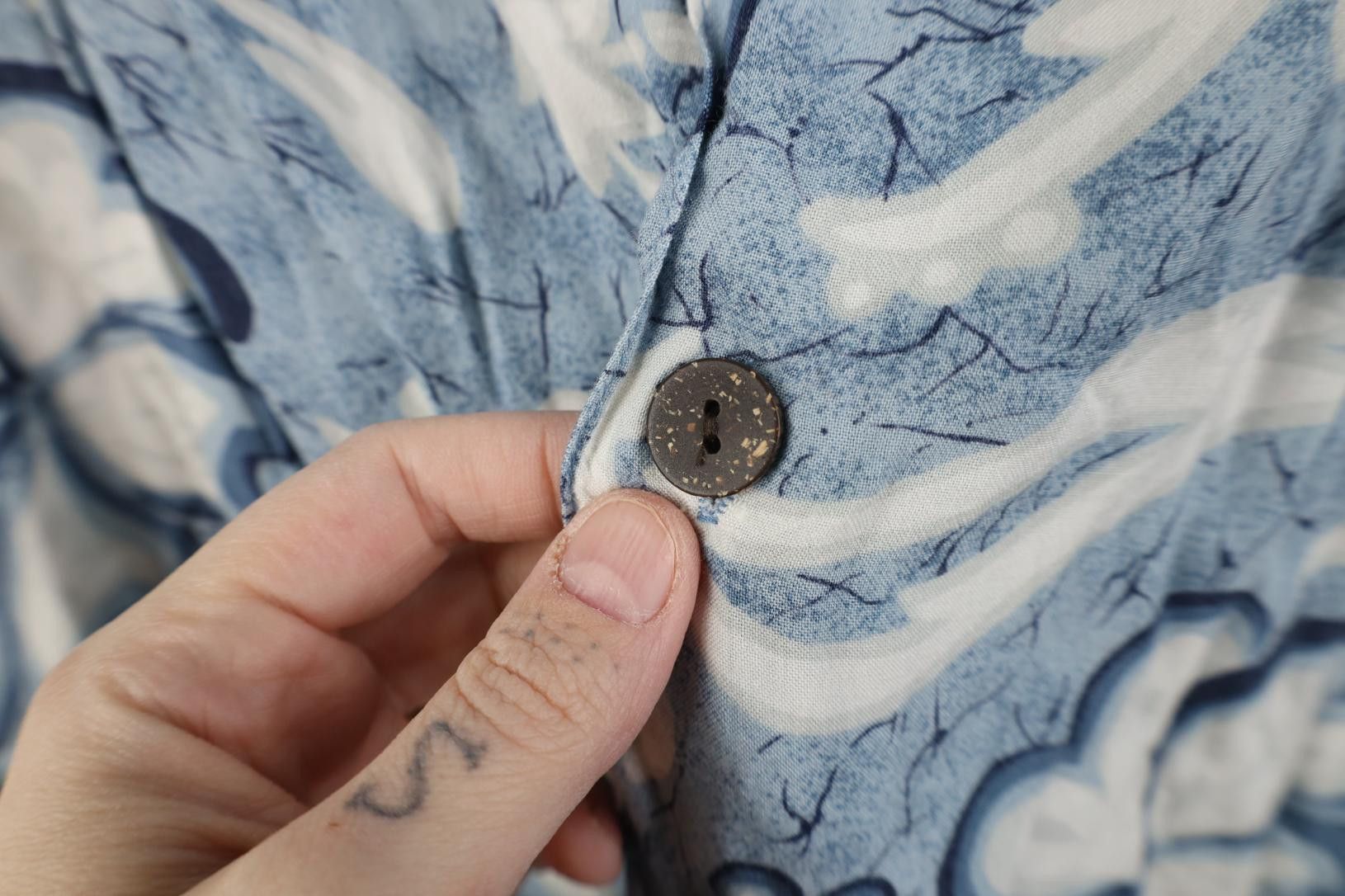 Vintage Vintage 90s Streetwear Gabardine Flower Hawaiian Shirt Size US XL / EU 56 / 4 - 5 Thumbnail
