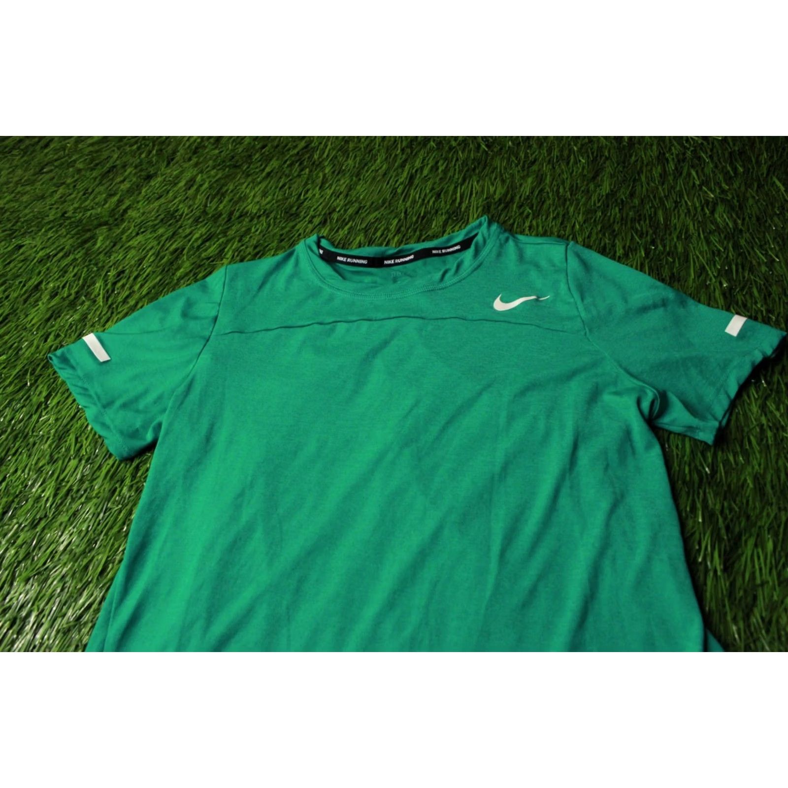 Nike NIKE RUN RUNNING 2020 WOMEN TRAINING SHIRT JERSEY TEE ORIGINAL SIZE M MEDIUM GREEN RUNNING Training Shirt Womens 2020 Nike Dri-FIT Size M / US 6-8 / IT 42-44 - 3 Thumbnail