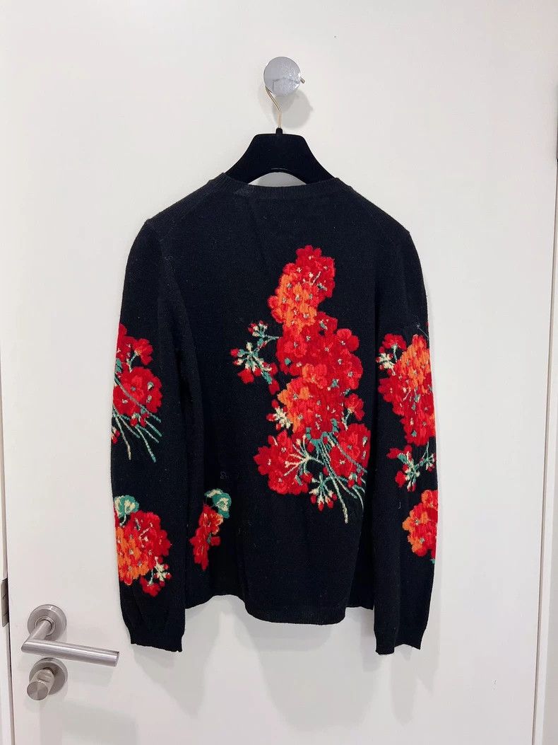 Gucci Gucci Black sweater colorful floral pattern cashmere long s Size S / US 4 / IT 40 - 2 Thumbnail