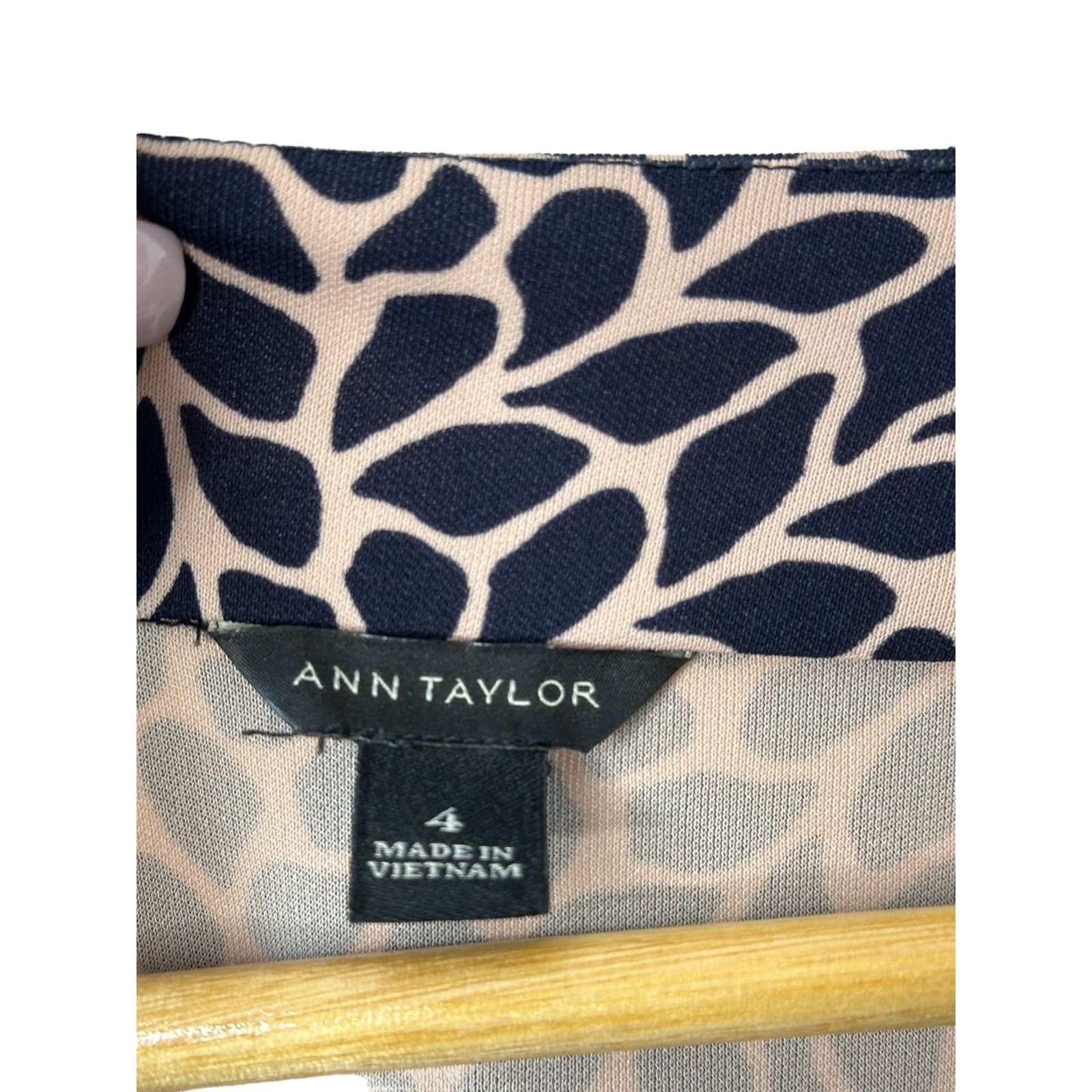 Ann Taylor Ann Taylor Cream & Black Print Long Sleeve Wrap Dress Sz 4 Size S / US 4 / IT 40 - 8 Thumbnail