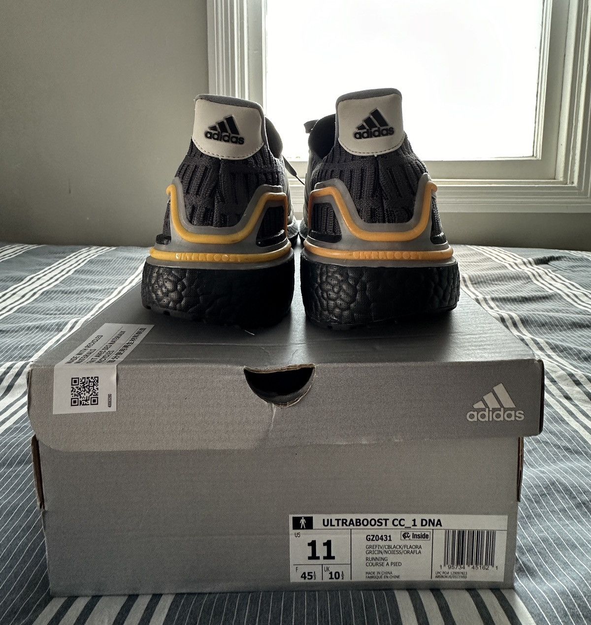 Adidas Adidas Ultraboosts Size US 11 / EU 44 - 6 Thumbnail