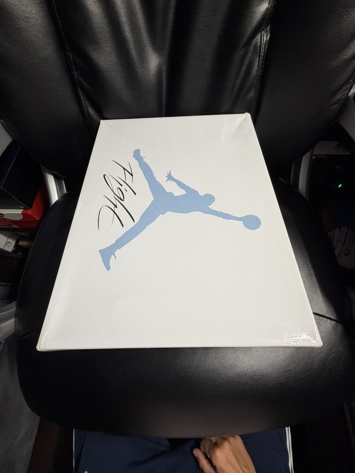 Jordan Brand Size 13 - Jordan 4 Retro Mid University Blue UNC Nike Air Size US 13 / EU 46 - 12 Thumbnail