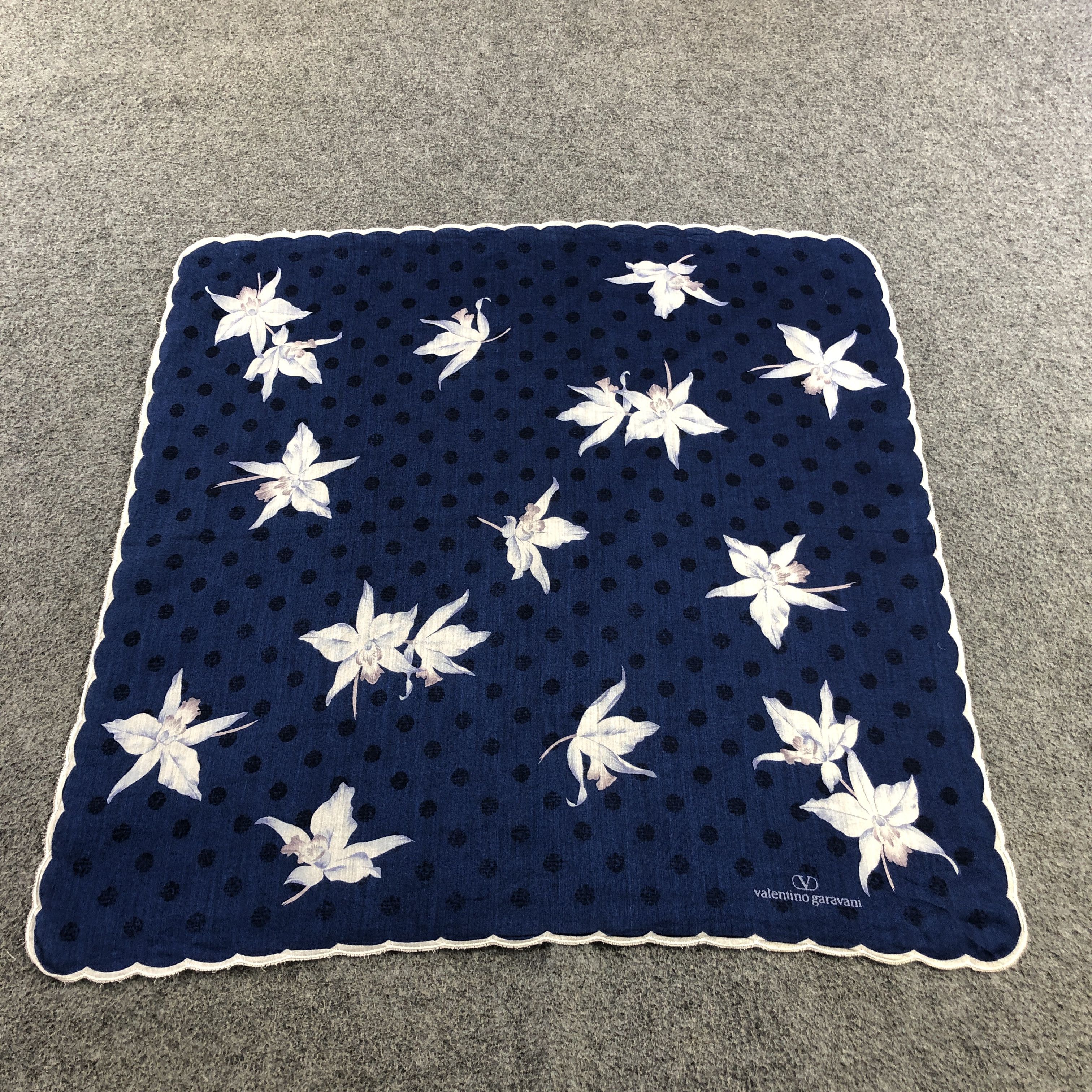 Vintage ValenTINO GarAVANI Handkerchief Neckerchief Bandana H2674 Size ONE SIZE - 2 Thumbnail