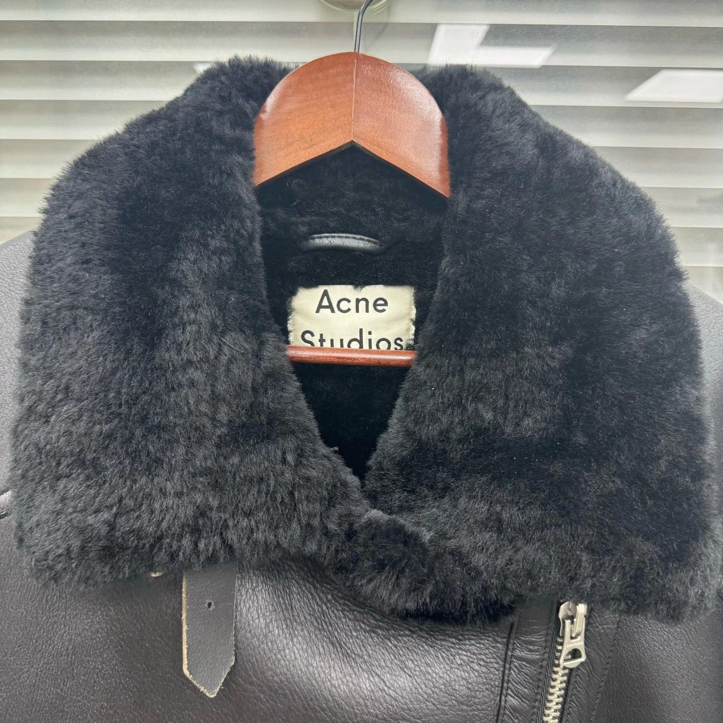 Acne Studios AcneStudios Black Shearling Long-Sleeved Coat Size S / US 4 / IT 40 - 4 Thumbnail