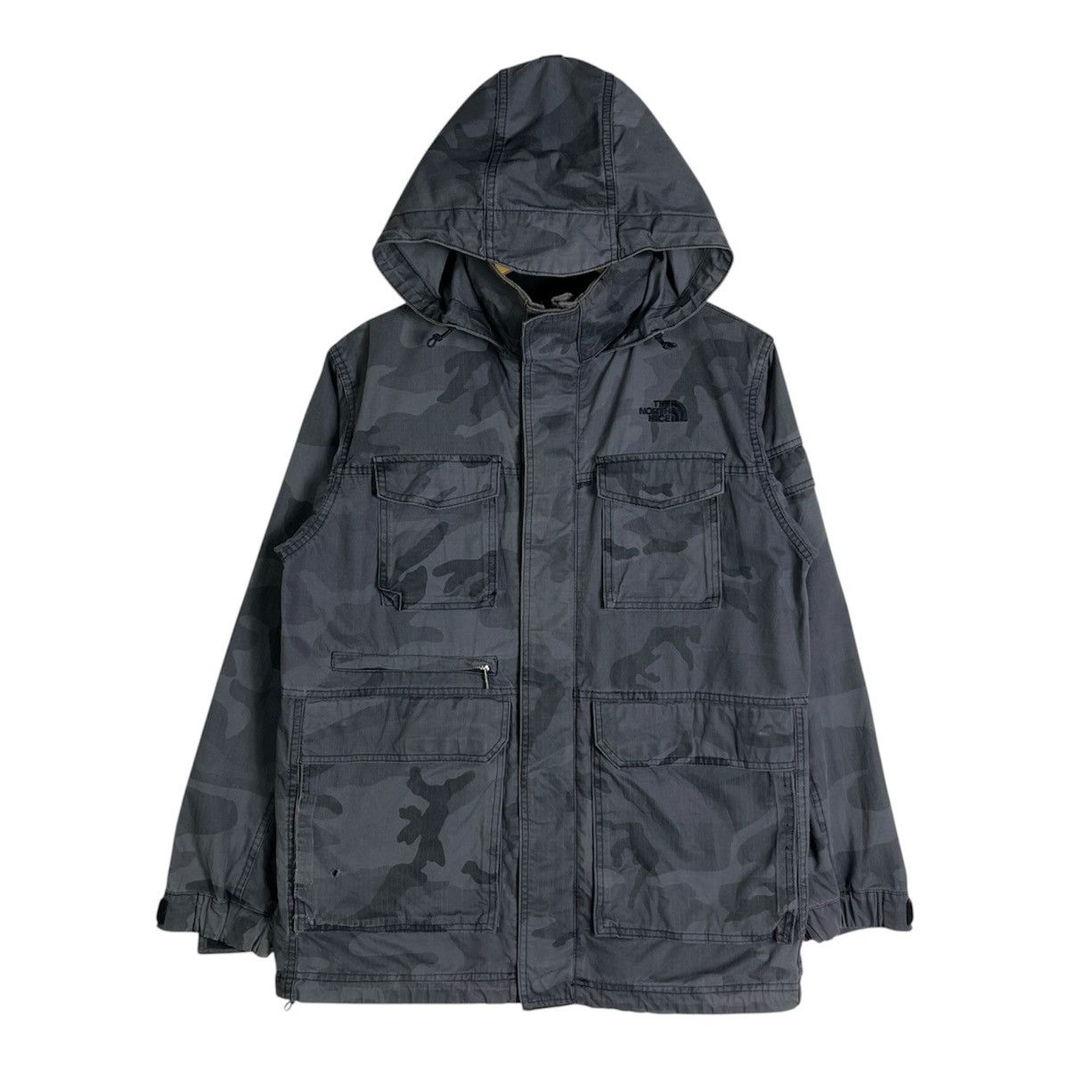 The North Face Vintage The North Face Dark Camo Field Hooded Jacket Size US S / EU 44-46 / 1 - 1 Thumbnail