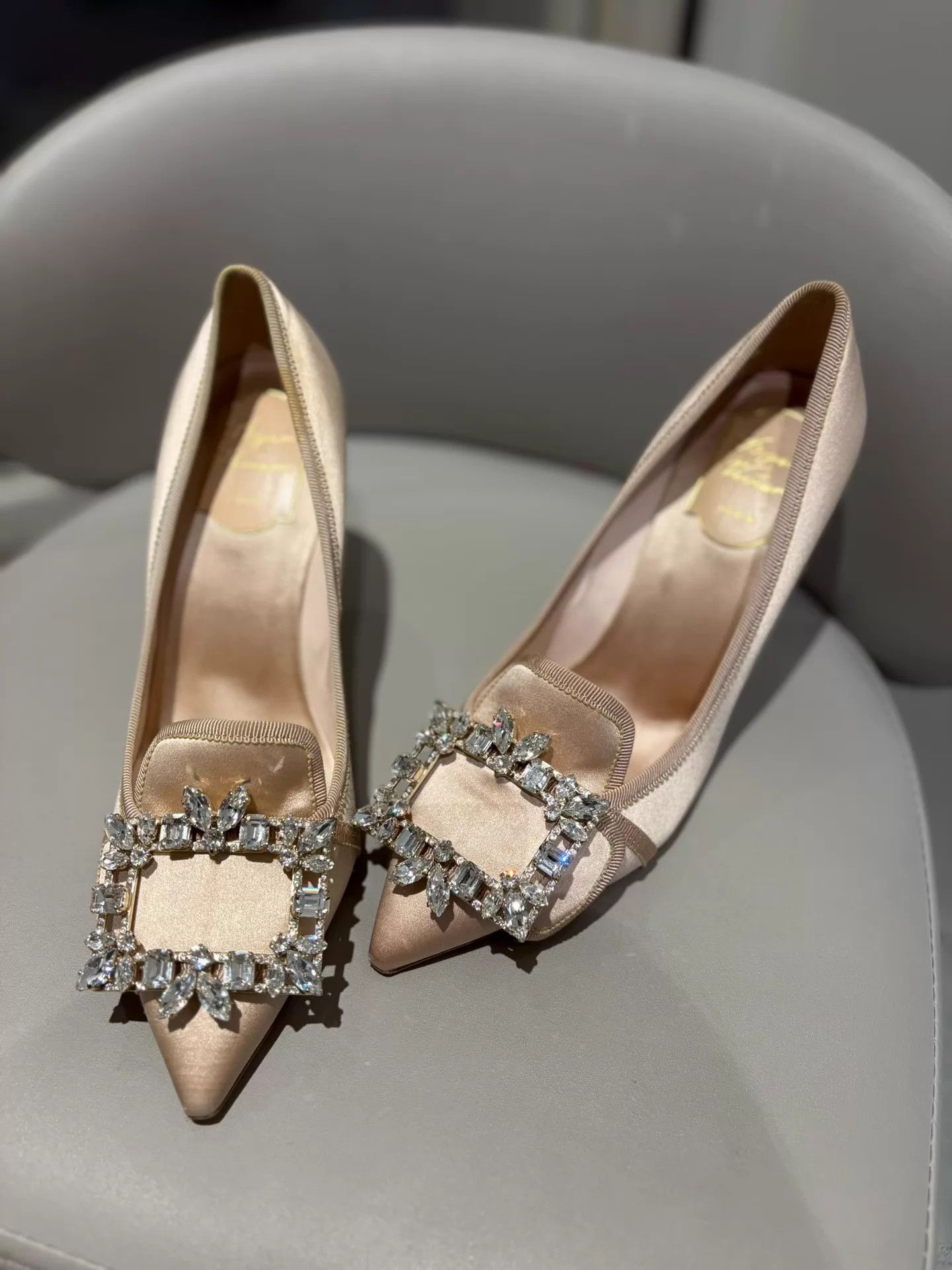 Roger Vivier RV Champagne Pink Pointed Toe Strass Buckle Heels 37 Unused Size US 6.5 / IT 36.5 - 3 Thumbnail