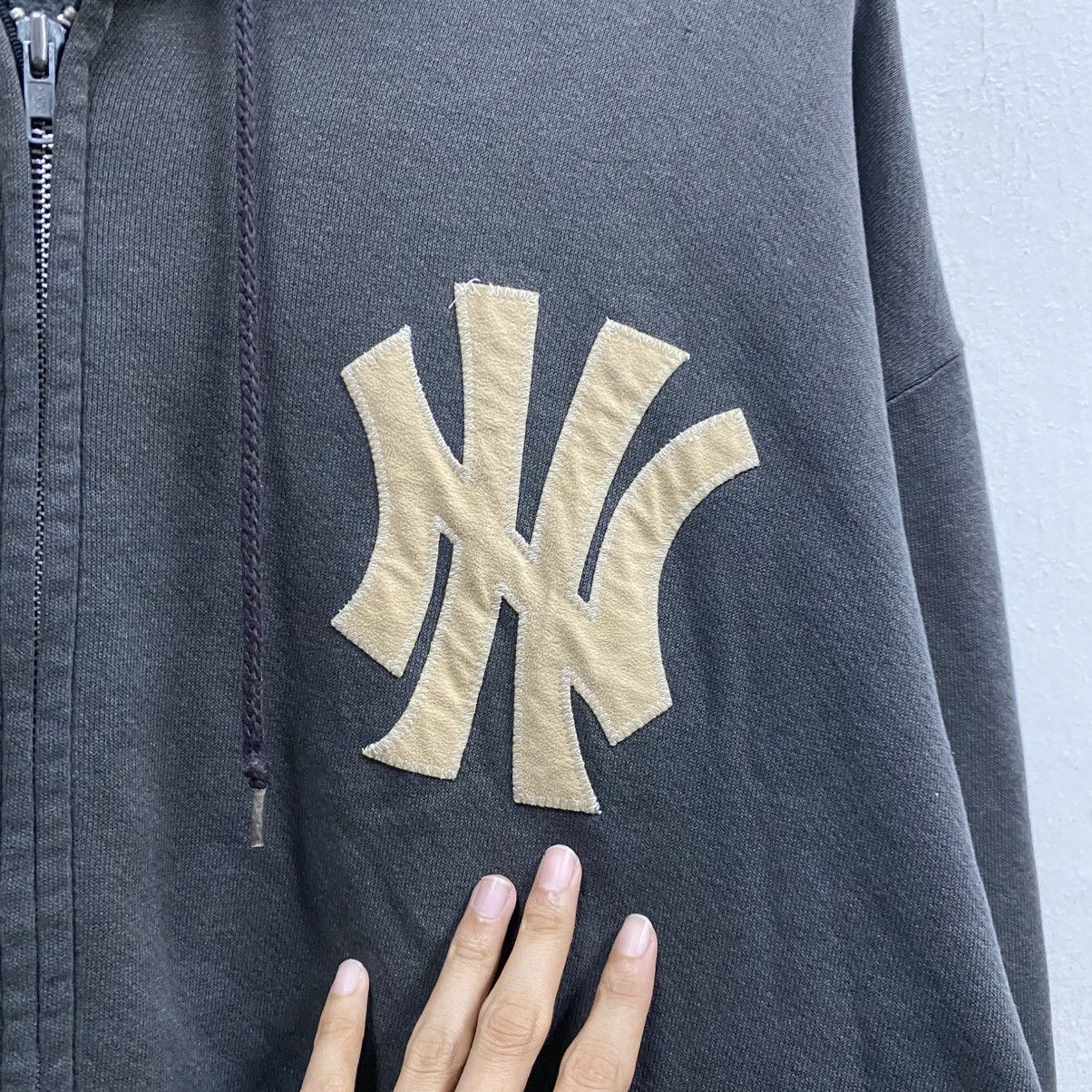 Neighborhood VINTAGE 90s NEIGHBORHOOD Gold Spellout Logo Zipper Hoodie Size US XL / EU 56 / 4 - 5 Thumbnail
