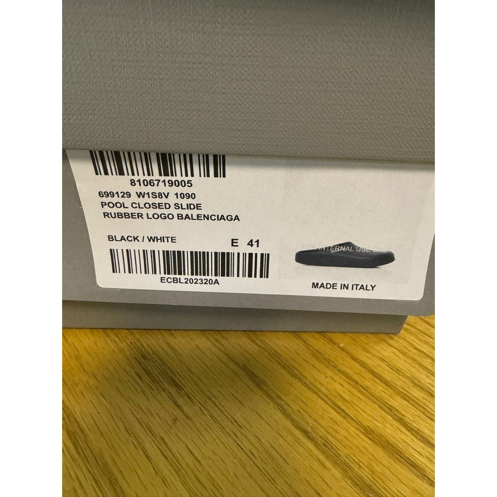 Balenciaga o1rshd1 Pool Closed Logo Slides in Black/White 41 Size US 8 / EU 41 - 22 Thumbnail
