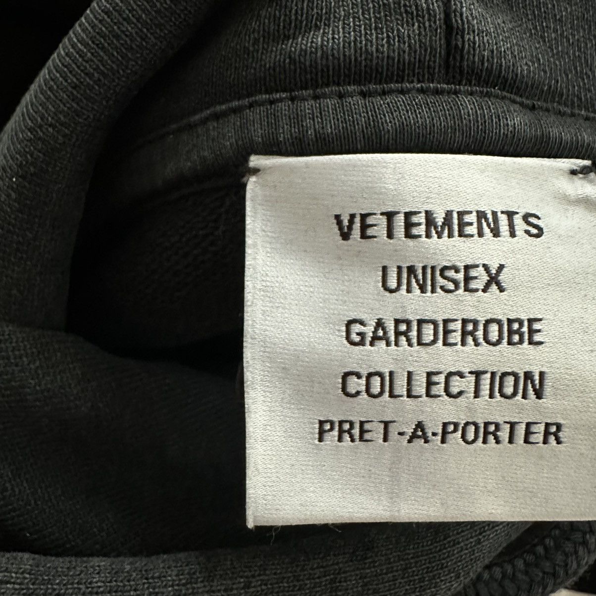 Vetements Vetements Woven Label Logo Hoodie Size US L / EU 52-54 / 3 - 4 Thumbnail