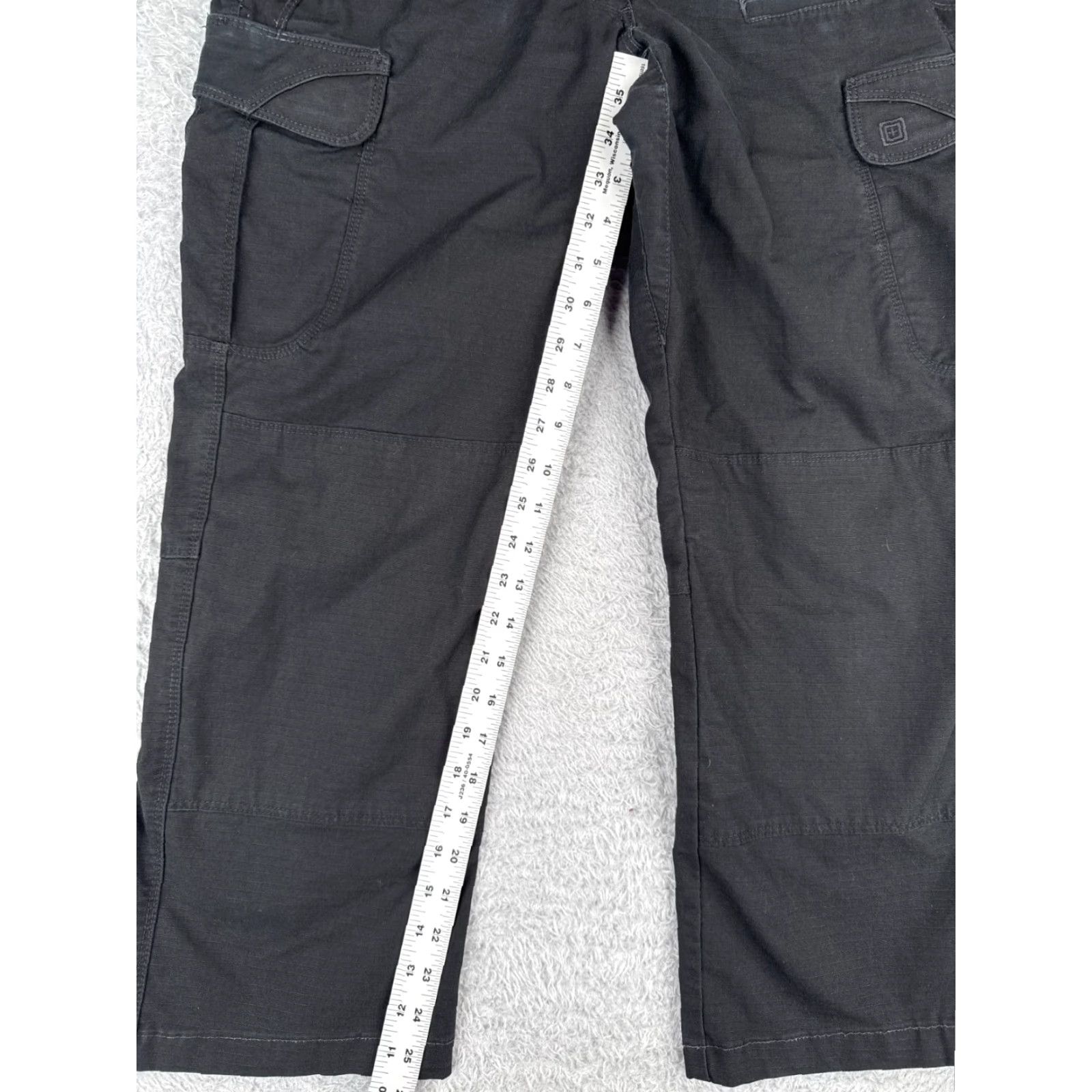Vintage 5.11 Tactical Pants Women 12 Black Rip-Stop Cargo LEO EMT Double Knee 32x26 Cargo Pants Women Black 12 5.11 Tactical Size 34" / US 12 / IT 48 - 7 Thumbnail
