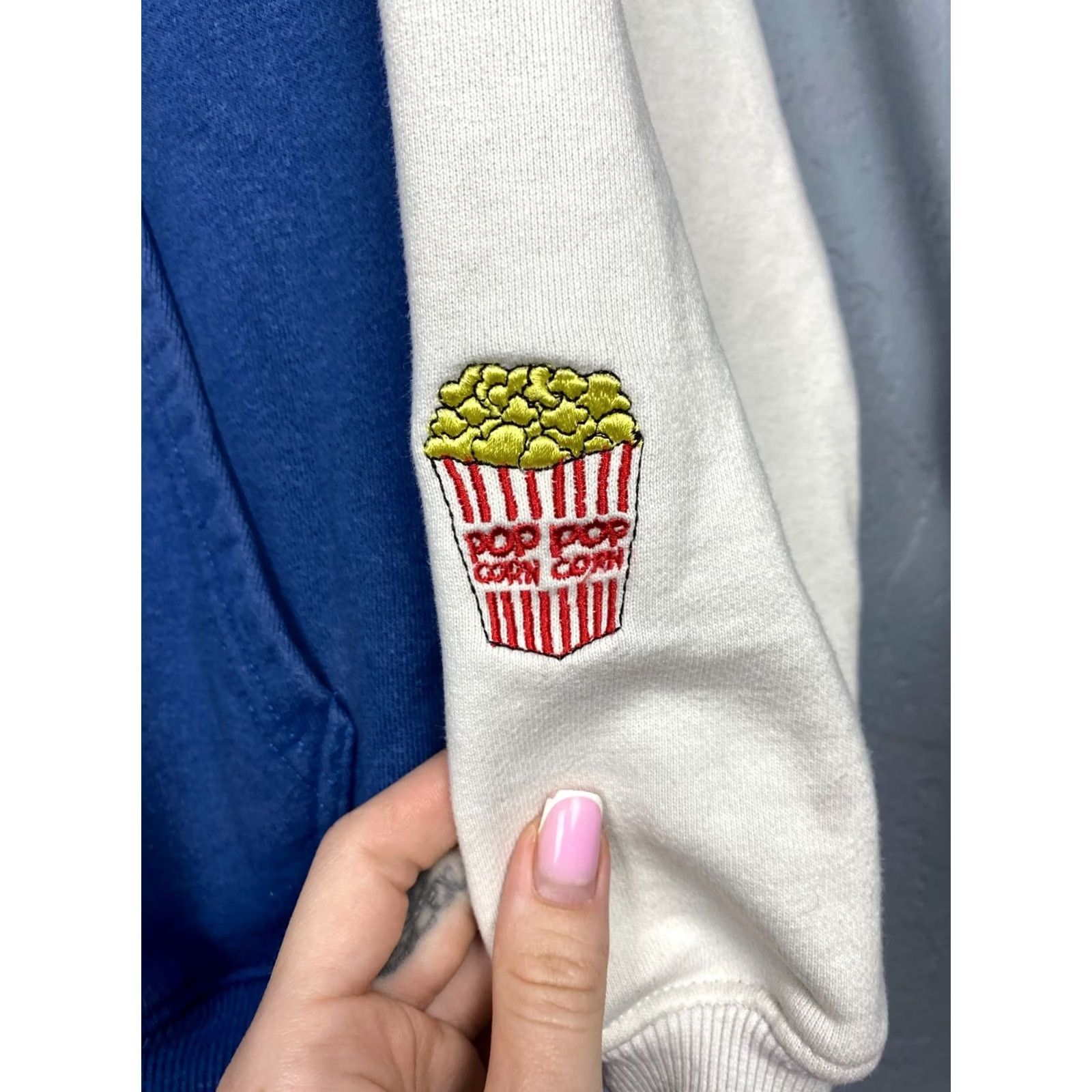 Vintage Childish Hoodie Main Selling Point Shirt Adult M Blue Graphic Print Oversized 90s Theme Park Style Mens Size US M / EU 48-50 / 2 - 8 Thumbnail