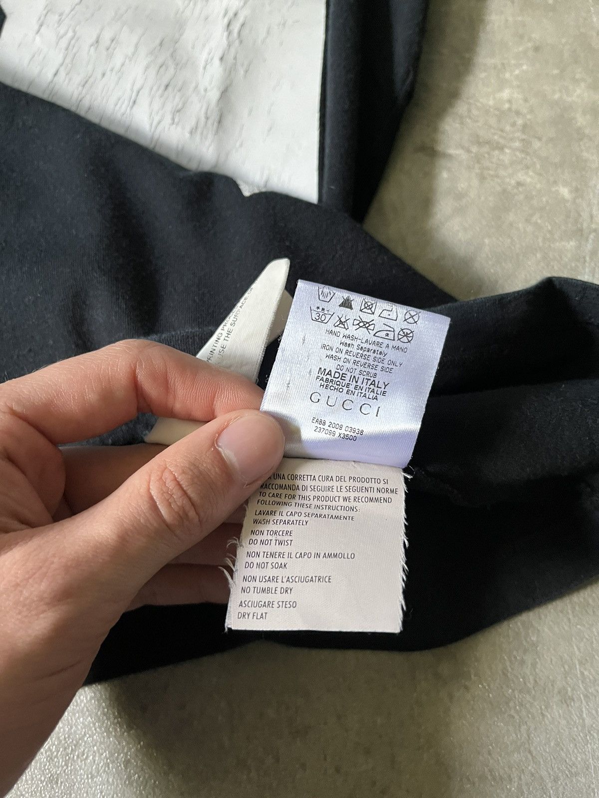 Gucci Vintage Gucci triangle black T-shirt rare Size US L / EU 52-54 / 3 - 9 Thumbnail