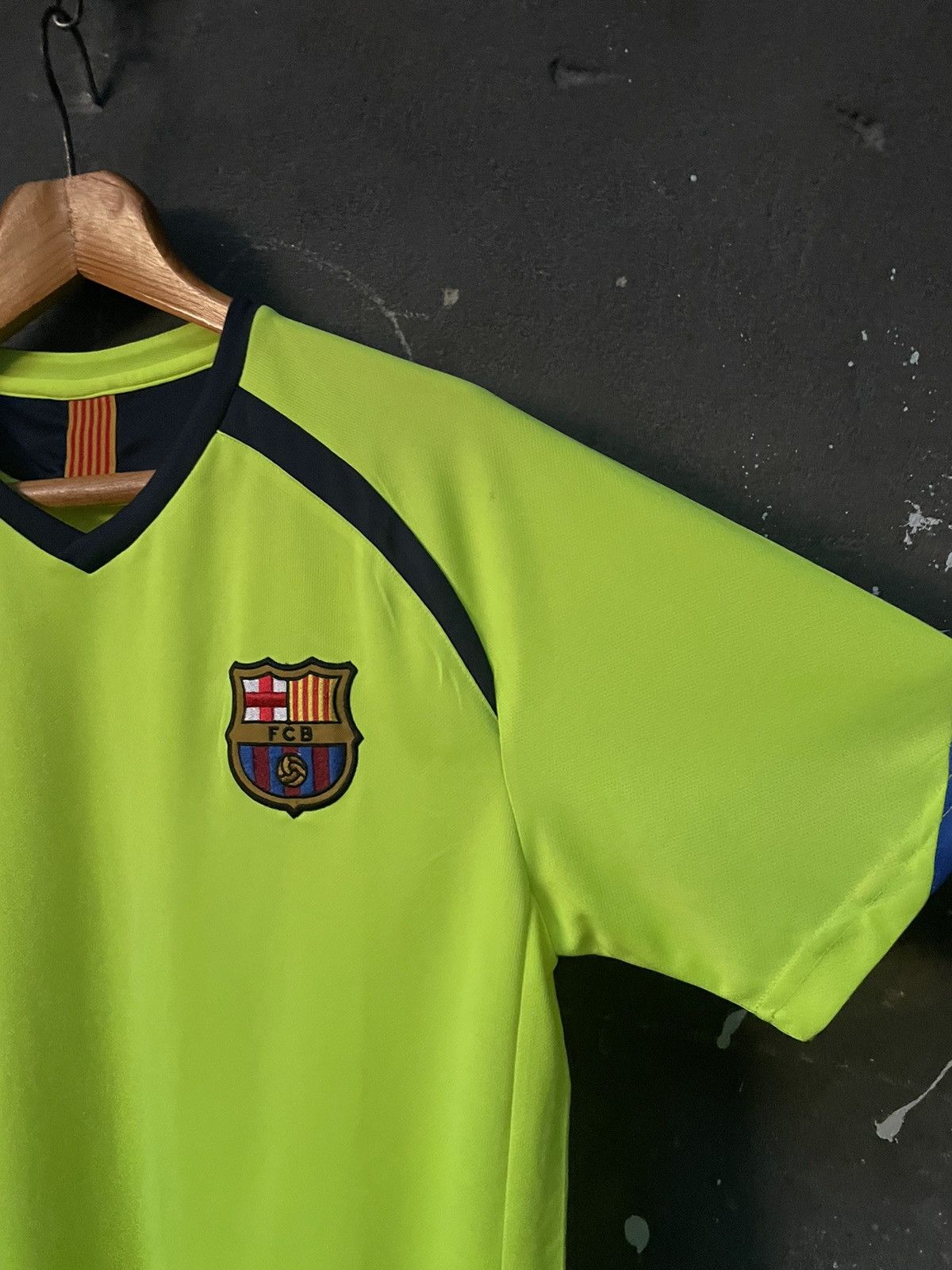 Nike × Vintage Vintage Nike Fc Barcelona 2005/2006 Away Football Shirt Size US L / EU 52-54 / 3 - 6 Thumbnail