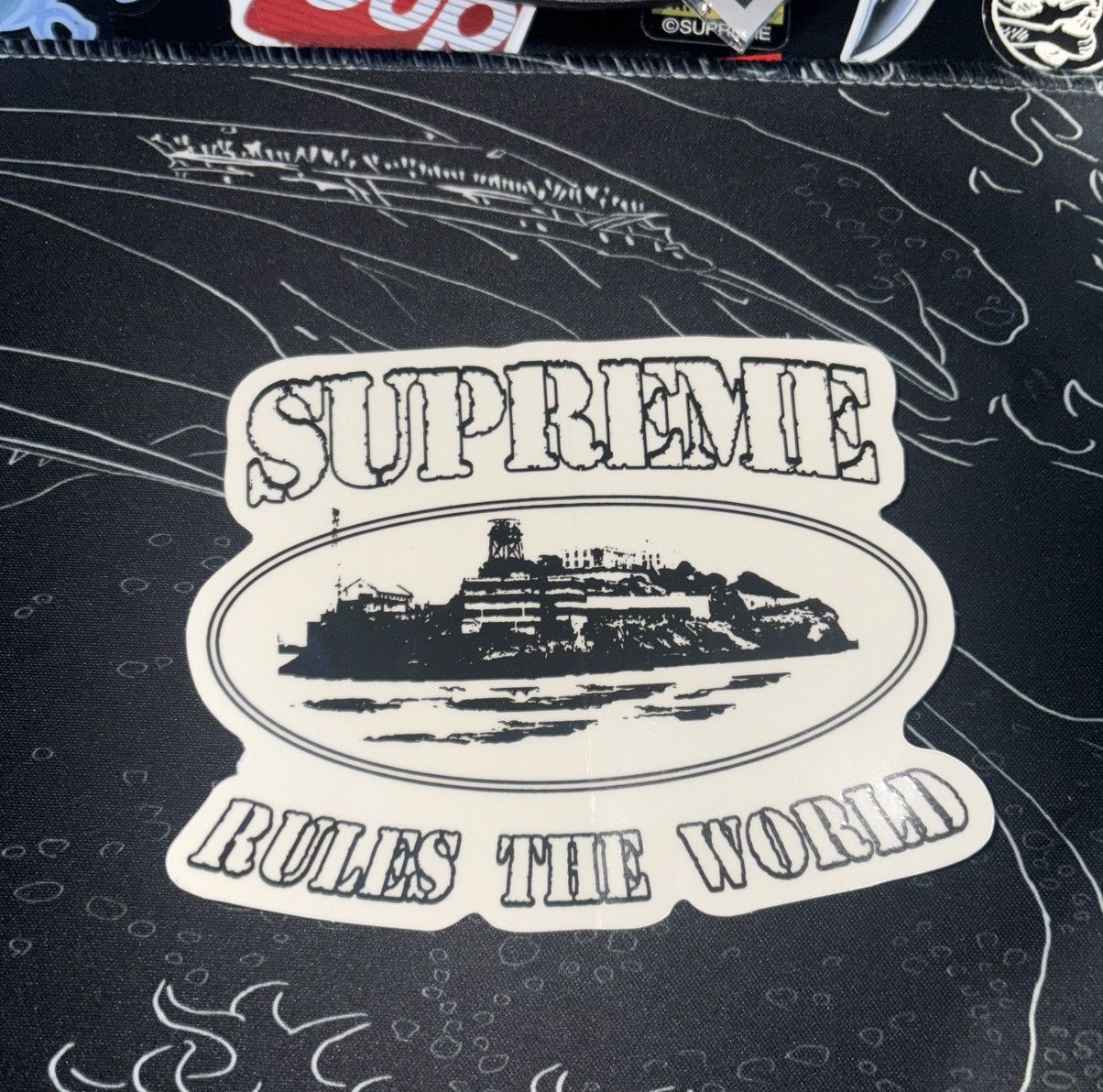 Corteiz × Supreme FW23 Supreme Corteiz Rules The World Sticker Size ONE SIZE - 1 Thumbnail