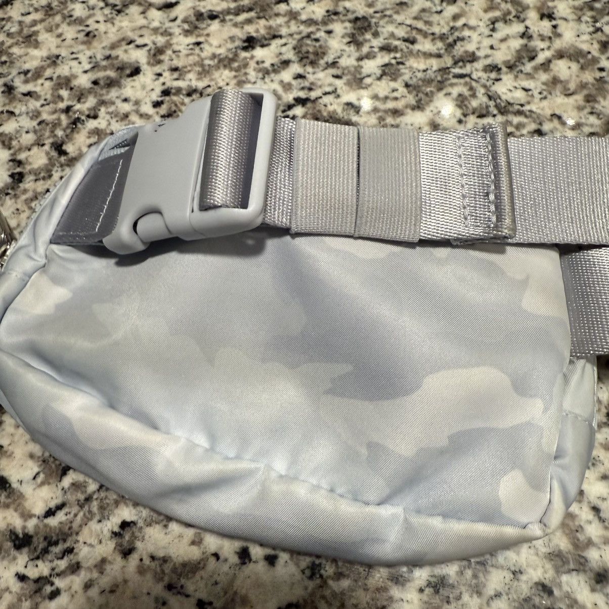 Lululemon Lululemon Belt Bag Crossbody Starlight Camo Everywhere READ Size ONE SIZE - 12 Thumbnail