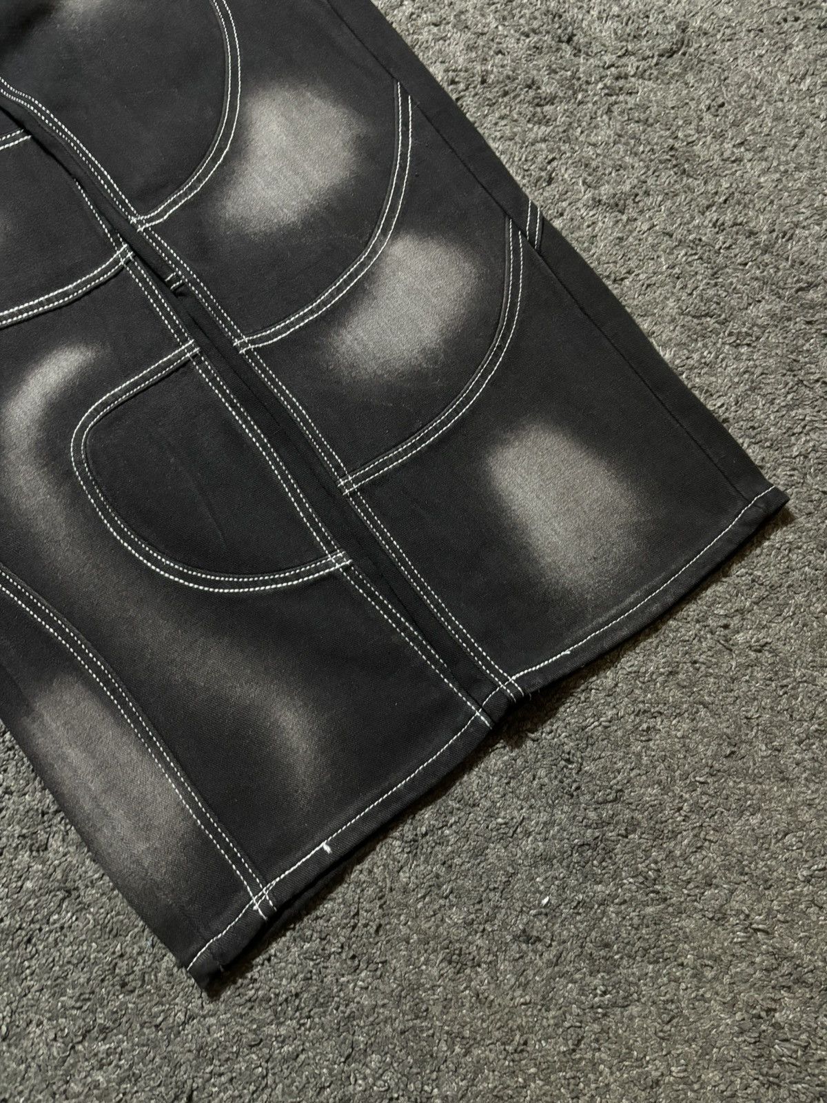 Jean × Vintage Vintage very rare abstract art black white baggy jeans denim Size US 33 - 15 Thumbnail