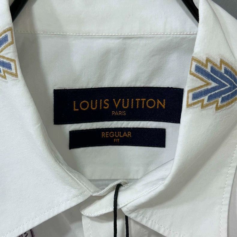 Louis Vuitton Louis Vuitton Logo Print Button -2505 Size XS / US 0-2 / IT 36-38 - 4 Thumbnail