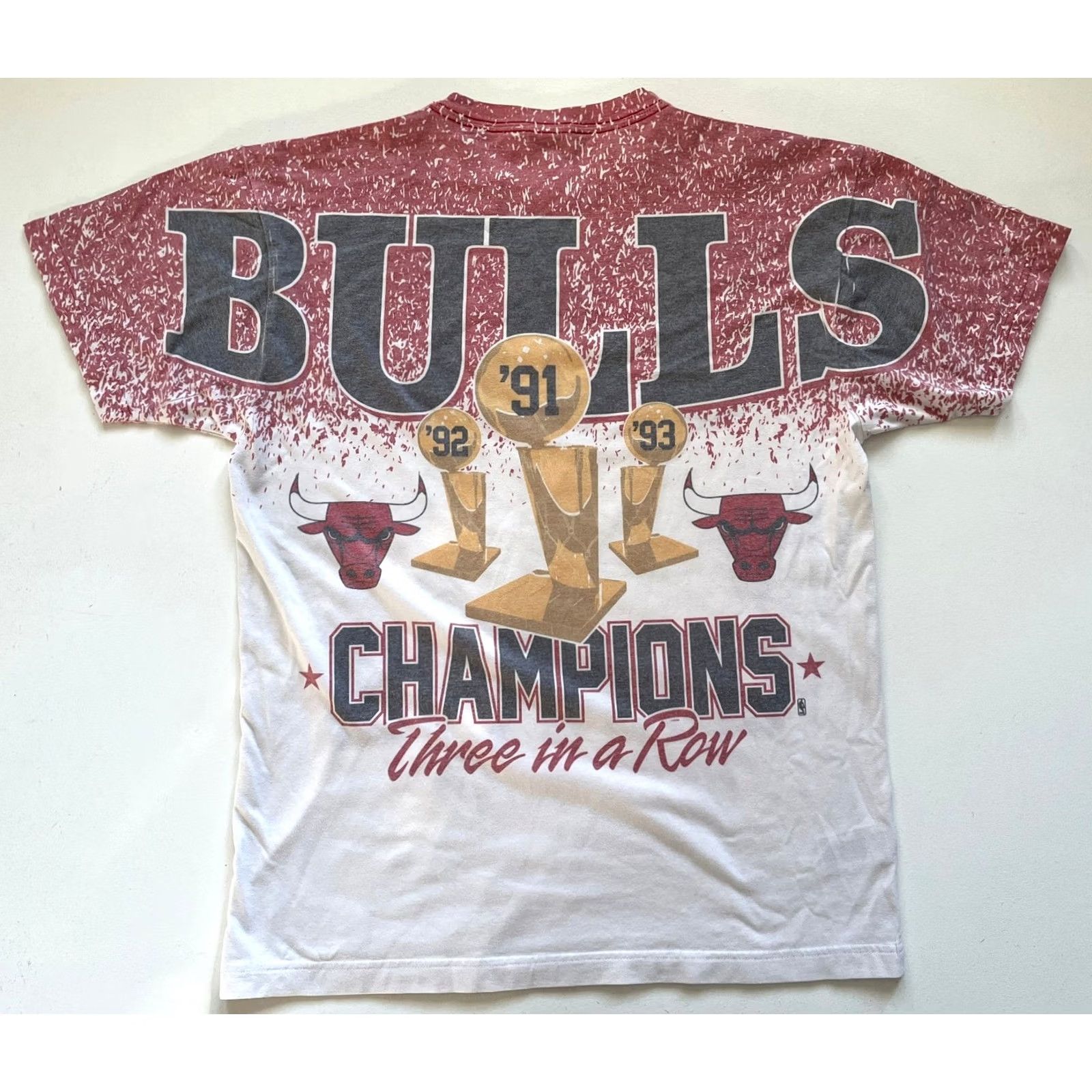 Mitchell & Ness VINTAGE Mitchell & Ness Chicago Bulls T-Shirt Sz L Three in a Row Champions 90s Basketball Mens Size US L / EU 52-54 / 3 - 4 Thumbnail