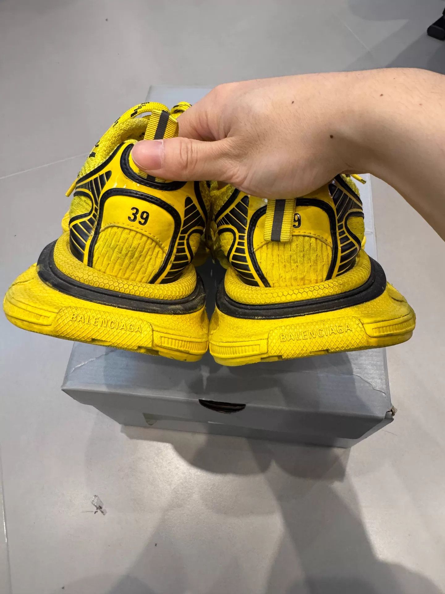 Balenciaga Balenciaga 3XL Yellow & Black Washed Dad Sneaker 39 Size US 6 / EU 39 - 4 Thumbnail