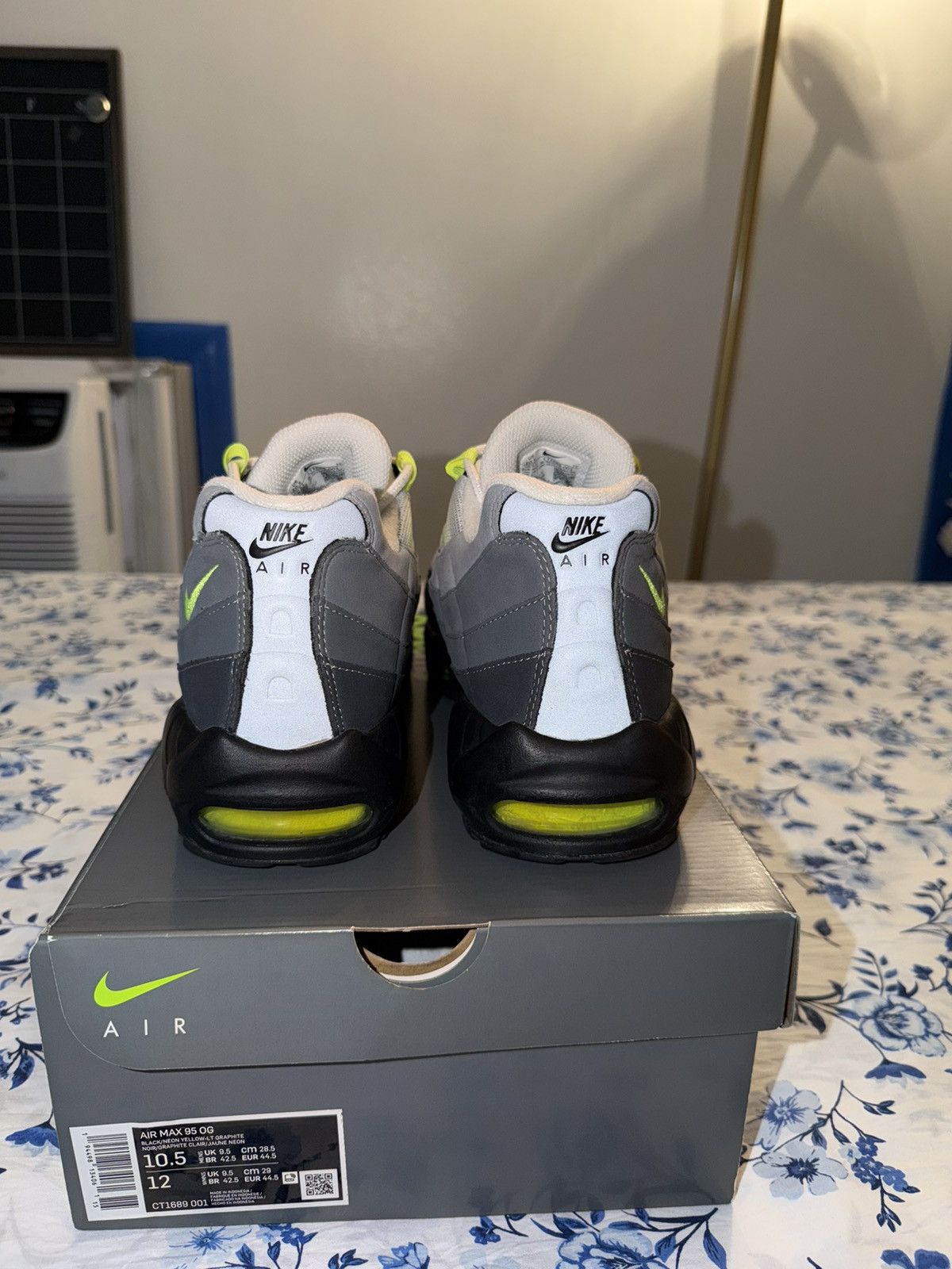 Nike Nike Air Max 95 'Neon' 2020 Size US 10.5 / EU 43-44 - 6 Thumbnail