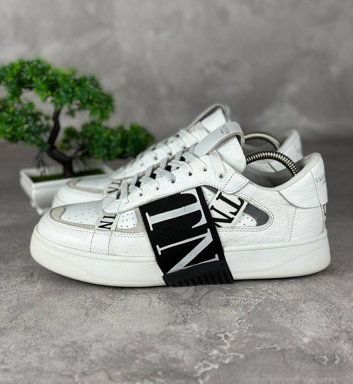 Valentino Valentino Garavani Leather Sneakers Size US 9 / IT 39 - 2 Thumbnail