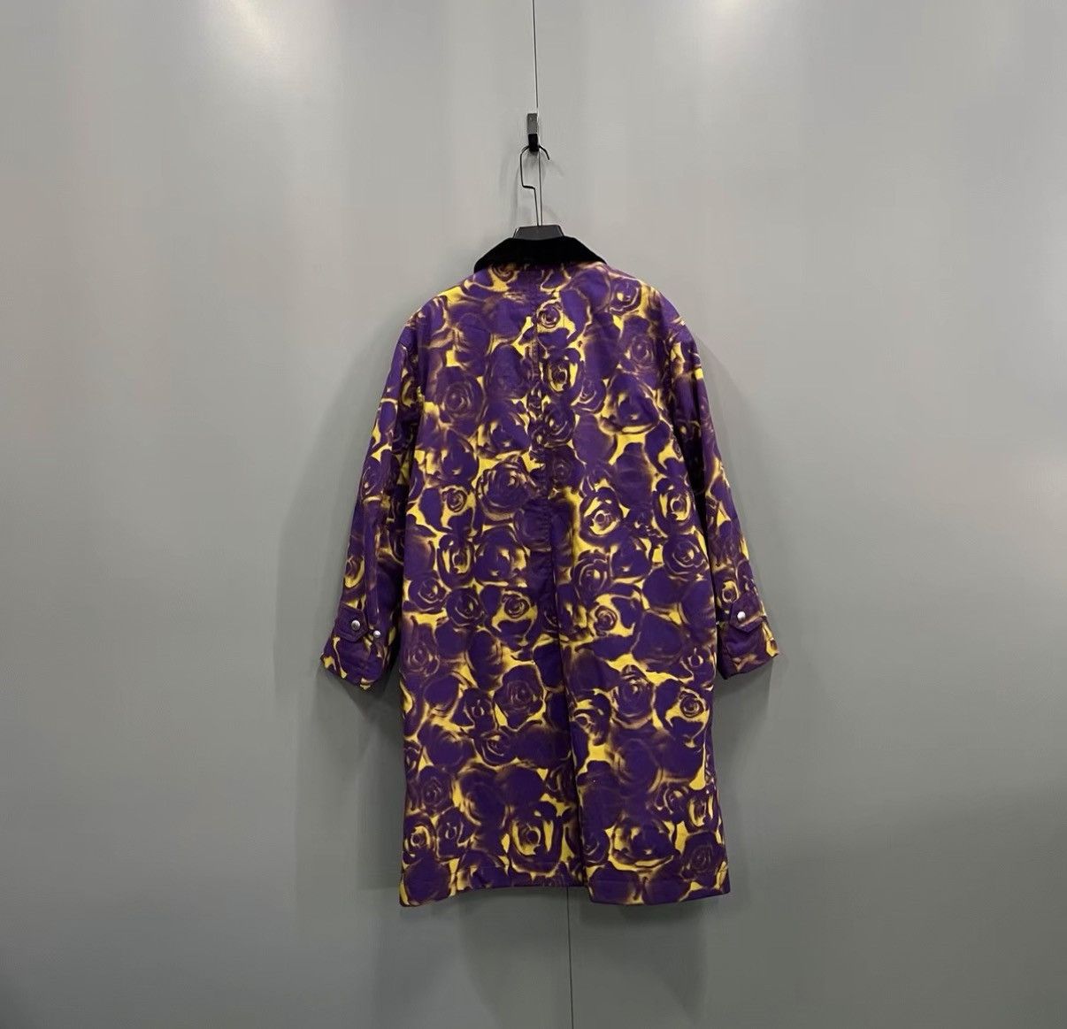 Burberry Burberry All-over Rose Print Mid-Length Coat J41 Size XS / US 0-2 / IT 36-38 - 2 Thumbnail