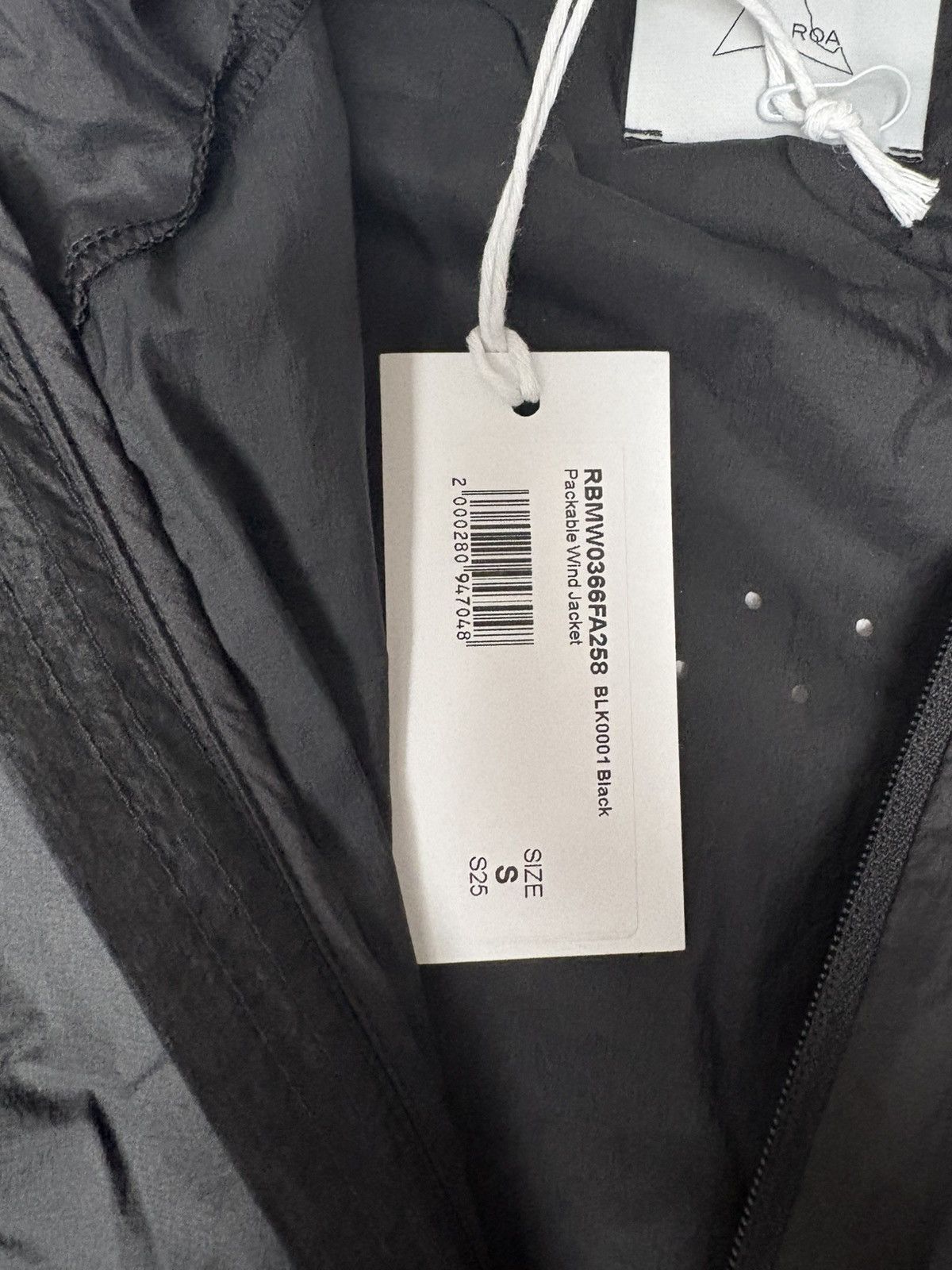 ROA ROA HUE PACKABLE WIND JACKET BLACK Size US S / EU 44-46 / 1 - 10 Thumbnail