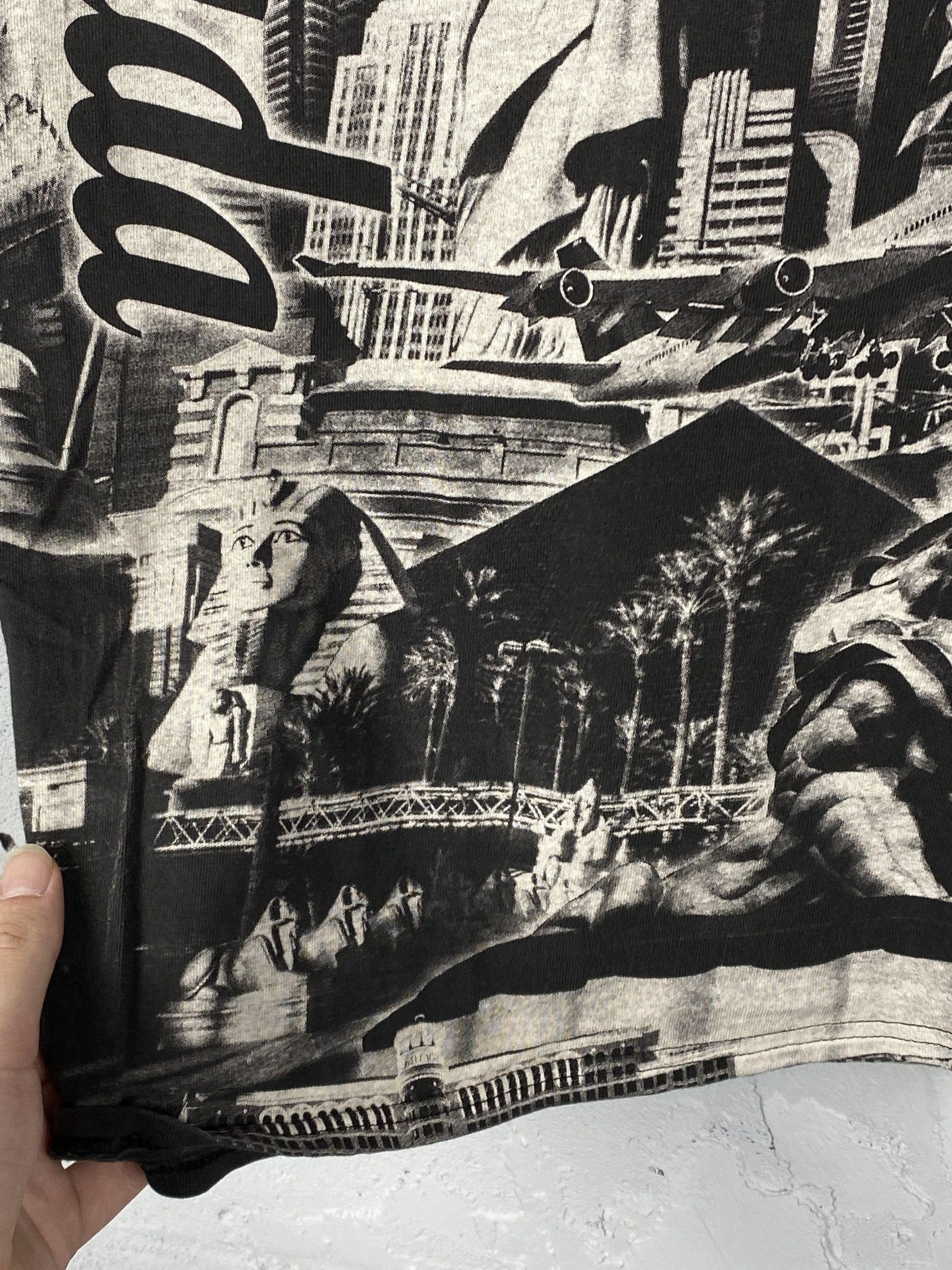 Vintage Las Vegas 98’ Vintage American T-shirt 90s AOP Size US M / EU 48-50 / 2 - 4 Thumbnail