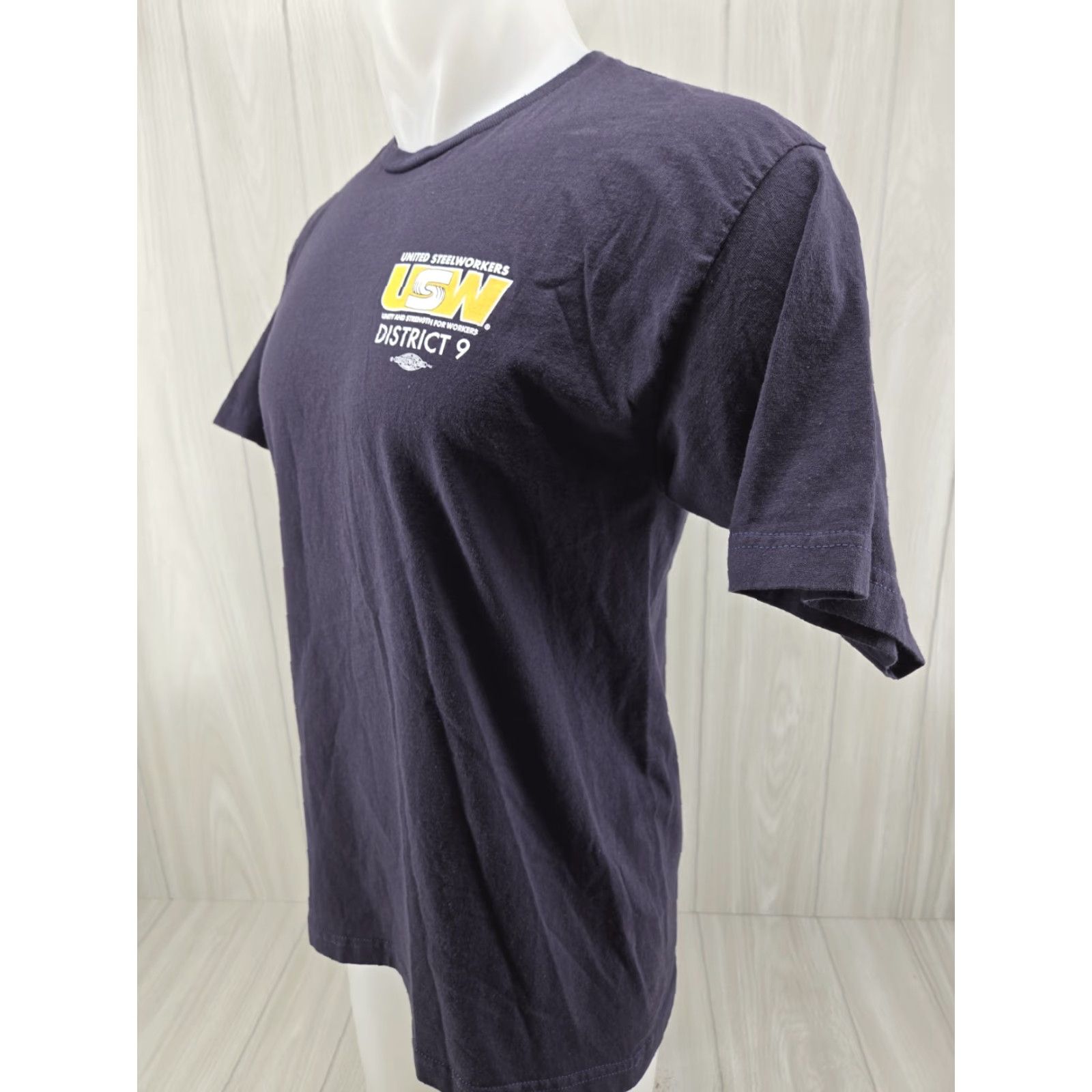 Vintage USW United Steelworkers Labor Union District 9 T Shirt Large Blue Men Shirt, Short Sleeve Crew Neck Cotton Bayside, Union Graphic, 80s? Size US L / EU 52-54 / 3 - 3 Thumbnail